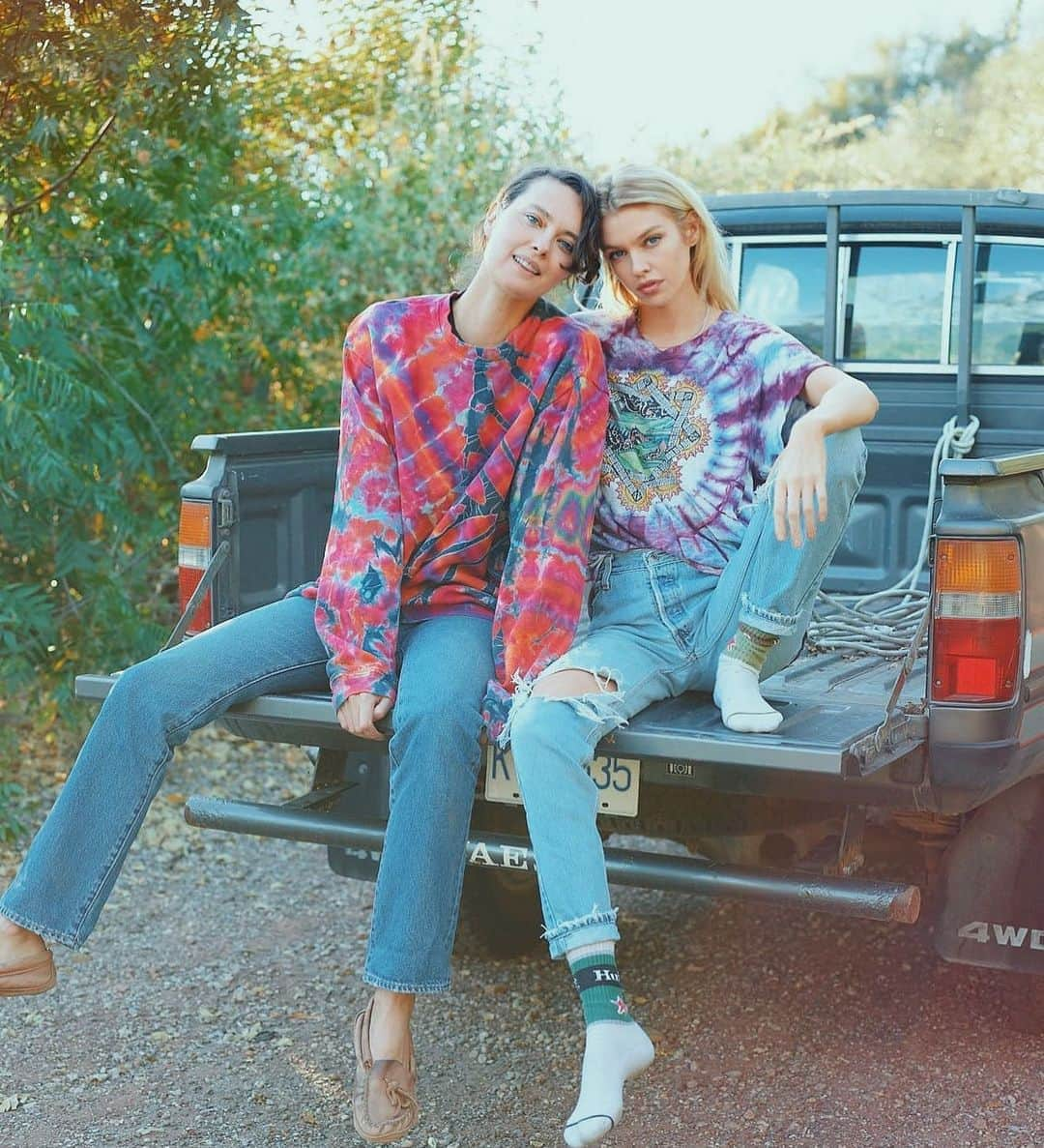 ステラ・マックスウェルさんのインスタグラム写真 - (ステラ・マックスウェルInstagram)「Sisters @shalomharlow 💛☀️🌲🍄🌎🌈」7月24日 3時50分 - stellamaxwell