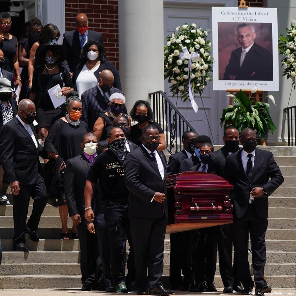 ABC Newsさんのインスタグラム写真 - (ABC NewsInstagram)「The casket holding the body of civil rights pioneer Rev. C.T. Vivian is carried out of Providence Missionary Baptist Church following his funeral service in Atlanta, Georgia.」7月24日 4時01分 - abcnews