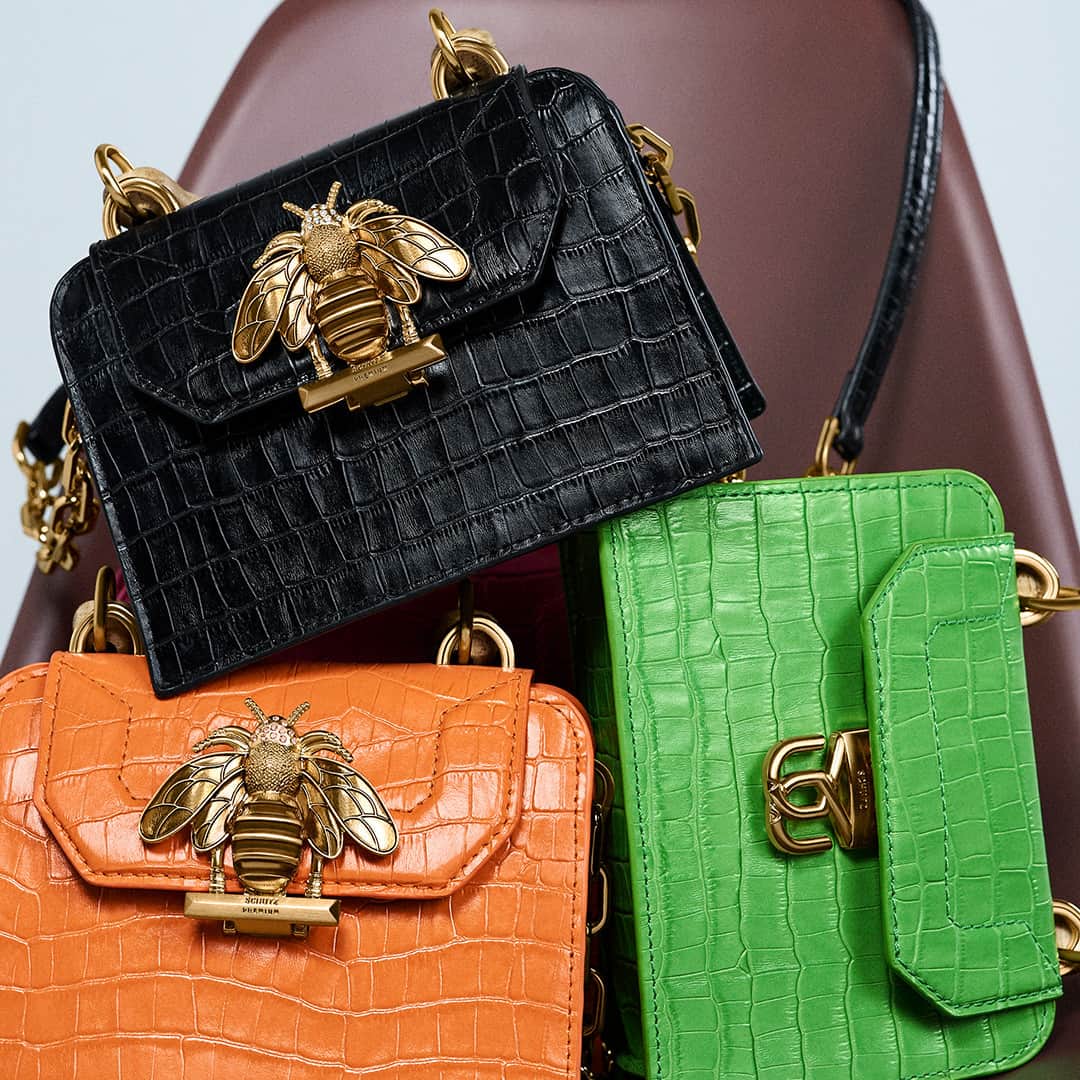 Schutzのインスタグラム：「ELEGANT AND IMPONENT - CHOOSE YOUR BELIEVE BAG ❤️ #newin #schutzbelieve #schutzhandbags」