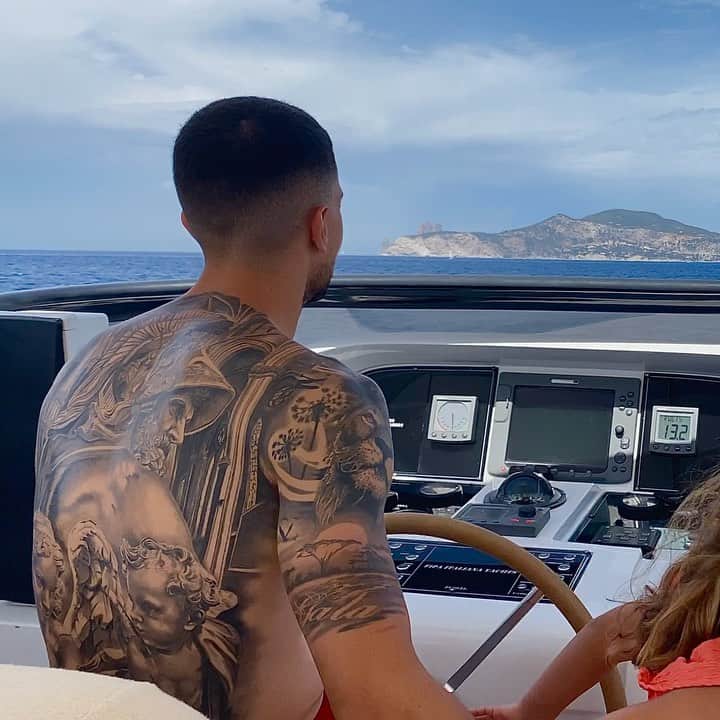 マルク・バルトラのインスタグラム：「🛥⚓️ #holidays #sealovers」