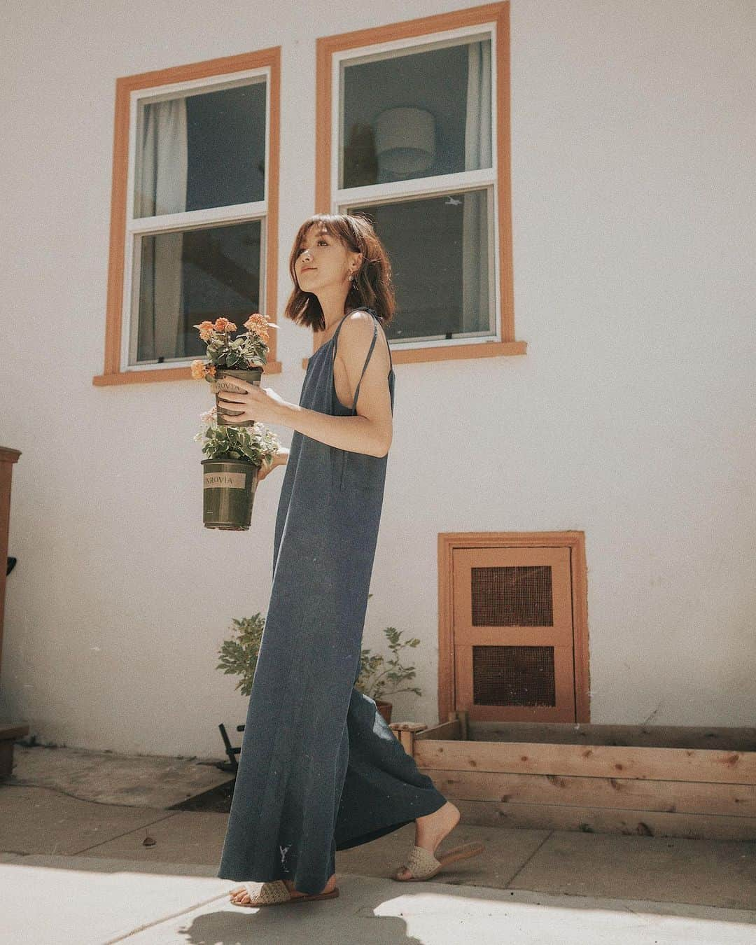 W E Y L I Eさんのインスタグラム写真 - (W E Y L I EInstagram)「Quickly realized this plant has no scent after this photo 😂 Gardening in cute clothes is my Summer mood 🌸   Wearing our Ren Jumpsuit from @shopwomn Series III. I’m wearing an XS!」7月24日 4時14分 - weylie