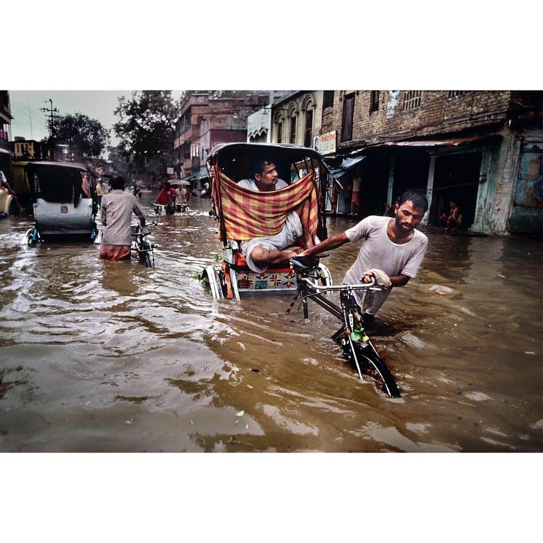 スティーブ・マカリーさんのインスタグラム写真 - (スティーブ・マカリーInstagram)「1st image: People walk through the flooded streets of #Varanasi, #UttarPradesh, #India, 1983. 2nd image: A rickshaw driver labors thigh-deep in water through the streets of Varanasi, 1983. 3rd image: Steve McCurry walking through monsoon waters, #Porbander, 1983.  #SteveMcCurry #SteveMcCurryIndia #SteveMcCurryMonsoons」7月24日 4時43分 - stevemccurryofficial