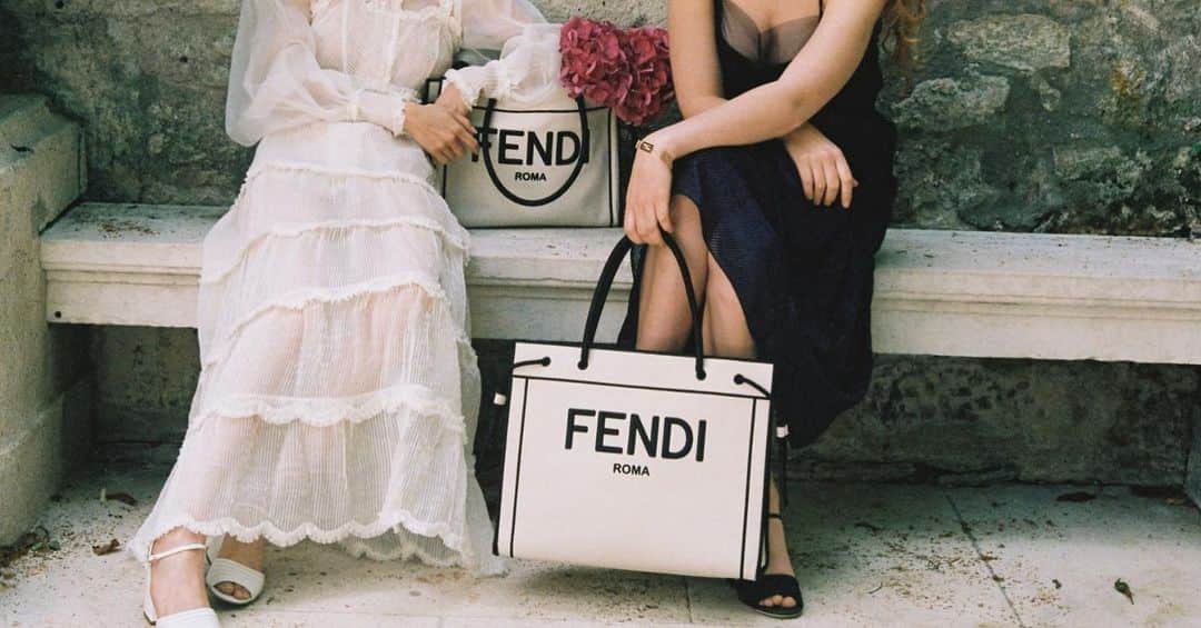 Fendiさんのインスタグラム写真 - (FendiInstagram)「Summer ready. Discover the new #Fendi Roma shopper – the latest addition to our accessories range and the ultimate companion for your next getaway. Find yours now at the link in bio. #FendiPreFall20」7月9日 21時32分 - fendi