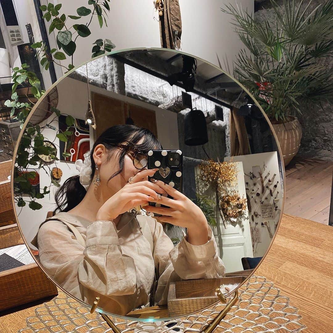 のインスタグラム：「🤓」