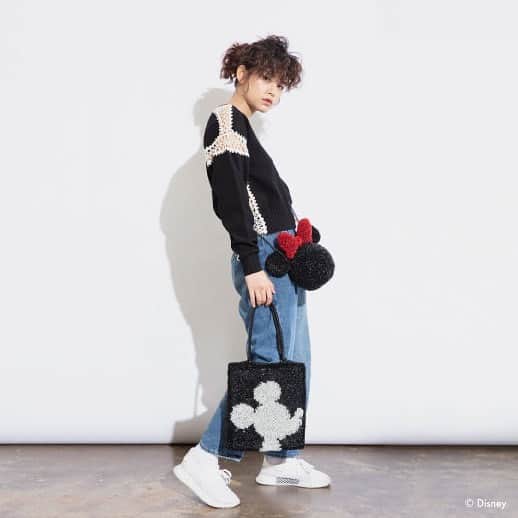 ANTEPRIMAさんのインスタグラム写真 - (ANTEPRIMAInstagram)「The 3D ball and FLAT LUGGAGE 24/7 from ANTEPRIMA/WIREBAG 2020 Disney Capsule Collection is stirring up the hype! Be fun to pair the Mickey FLAT LUGGAGE 24/7 with Minnie 3D ball for an edgy yet cute style!  #WIREBAG247 #Mickey #Minnie #MickeyMouse #MinnieMouse #Anteprima #Disney #WIREBAG #SS20 #fashion #italian #luxury #bag #botd #ミッキーマウス #ミニーマウス #アンテプリマ #ワイヤーバッグ #패션 #ディズニーコーデ #ディズニーバウンド #ミニーちゃんバウンド #ディズニー好き #ディズニー写真部 #ミッキーミニーコーデ」7月9日 20時20分 - anteprimaofficial