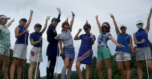 相川友希さんのインスタグラム写真 - (相川友希Instagram)「ゴルフ⛳️🏌️‍♀️#青 #誕生日ゴルフ　#ゴルフ　#golf #茂原の方　#ようこそ　#ドレスコード　#雨降った　#おめでとうゴルフ　#毎月恒例　#笑顔　@shizuku_yukiko とフュージョン @kiiiiim7188 不調ゴルフだったな。。けど楽しかった♡ そして、、、千葉でバイバイはやはり寂しかったな。。今あることに感謝、常に常に常にしないとなーーー。と実感。」7月9日 20時31分 - yuki923a