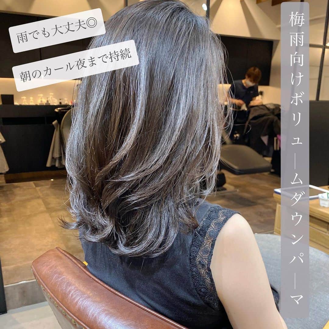 西岡卓志のインスタグラム：「ノーアイロンでも決まる！パーマは﻿ @takashi_nishioka にお任せあれ！  今回は艶感パーマとグレージュカラー ﻿ ﻿ ﻿ ﻿ ﻿ ﻿ ﻿ 保存して頂けるとオーダーの際に便利です！﻿ ﻿ ﻿ 髪質に適した西岡独自の手法で髪を傷めず柔らかい質感へ✨💈﻿ ﻿ ﻿ ﻿ ﻿ パーマで悩んでいる方は是非ご相談下さい！﻿ ﻿ カットでフォルムを美しくし、パーマで全体のボリュームを似合う位置に作ります！﻿ ﻿ さらに髪質をしっかり診断させて頂き薬剤をオリジナルでその場で調合し、僕だけの今までにないパーマの質感を約束します！﻿ ﻿ ﻿ ☑︎パーマがかからないと言われた方﻿ ﻿ ☑︎いつもすぐ取れてしまう方﻿ ﻿ ☑︎巻いてるからパーマでは出来ませんと言われた方﻿ ﻿ ☑︎パーマがくるくる過ぎて気に入らない方﻿ ﻿ ☑︎とにかく髪型に悩んでいる方﻿ ﻿ ﻿ 是非僕にご相談ください！﻿ ﻿ ﻿ 美容師キャリア20年で培われた﻿ ﻿ 《西岡独自のパーマ&似合わせ理論》で必ずステキなヘアスタイルにします！﻿ ﻿ お客様からはカットしてよかった！パーマをかけて良かったというお声を多数頂いております！﻿ ﻿ ﻿ 《✨お客様の口コミ✨》﻿ ﻿ ﻿ ﻿ ■会う人全員に褒められます！！本当にありがとうございます！また行きます😊﻿ ﻿ ■ 本日はパーマをかけていただき、ありがとうございました☺パーマも色もほぼ全てお任せでお願いしましたが、優しく聞き取りしてくださり、西岡さんにお願いしてよかったなぁ✨と思いながら帰りました☆お忙しい中ありがとうございました！明日から、パーマ楽しみたいと思います😌そして、またぜひ、よろしくお願いします🙏﻿ ﻿ ﻿ ■ 西岡さんにカットしてもらったあとは、めちゃ誉められます😂﻿ 有難うございます💕🍀﻿ ﻿ ■ 今日は、素敵な髪型にしていただき、ありがとうございました😃﻿ ﻿ スタッフの皆さんにも良くしていただき、あっという間に時間が過ぎていました♬﻿ ﻿ これからもよろしくお願いします😊﻿ ﻿ ﻿ ﻿ ーーーーーーーーーーーーーーーーーーーーーーー﻿ ﻿ ﻿ 髪型に悩まれている方は是非ご相談下さい！﻿ 全力で取り組ませて頂きます^_^﻿ ﻿ ﻿ 【✨髪型で人生を豊かにするお手伝いを✨】﻿ ﻿ 素敵なヘアには女性を幸せにする力があります！﻿ ﻿ 僕に是非お任せ下さい！﻿ ﻿ ﻿ ヘアスタイルを似合わせるには大事な要素があります✨﻿ ﻿ ☑︎首や、肩幅を考慮したシルエット👤﻿ ﻿ ☑︎お顔の特徴頬や顎の位置生えグセなどをカバーする前髪を含めたフロントデザイン👧﻿ ﻿ ☑︎普段のファッションに馴染むヘアスタイルとファッションの調和👚﻿ ﻿ 美容師は綺麗に切る事が大事なのではなく、一人一人に似合わせる事が大事です✨﻿ ﻿ なぜかいつも髪型がしっくり来ない！﻿ ﻿ インスタで見た可愛い髪にしたい！﻿ ﻿ なんか似合ってない、なんか変、可愛くない！﻿ ﻿ という貴女へ！﻿ ﻿ 絶対僕が素敵にします！﻿ ﻿ 【価格表】﻿ ﻿ カット¥7,150﻿ カットカラー¥15,400円﻿ カットカラートリートメント¥20,900円﻿ カットパーマ¥18,700﻿ トリートメント¥5,500﻿ 縮毛矯正カット¥27,500﻿ #セミロング#ゆる巻きパーマ#パーマ﻿ #フォワード#ビフォアフター﻿ ﻿ #ヘアカラー#パーマ#簡単ヘアアレンジ#パーマスタイル#アイロンとさようならした日﻿ #デジタルパーマ﻿ #アッシュグレージュ#ショート#外ハネボブ#パーマヘア#セミロング#外国人風ヘア#韓国ヘア#ひし形シルエット」