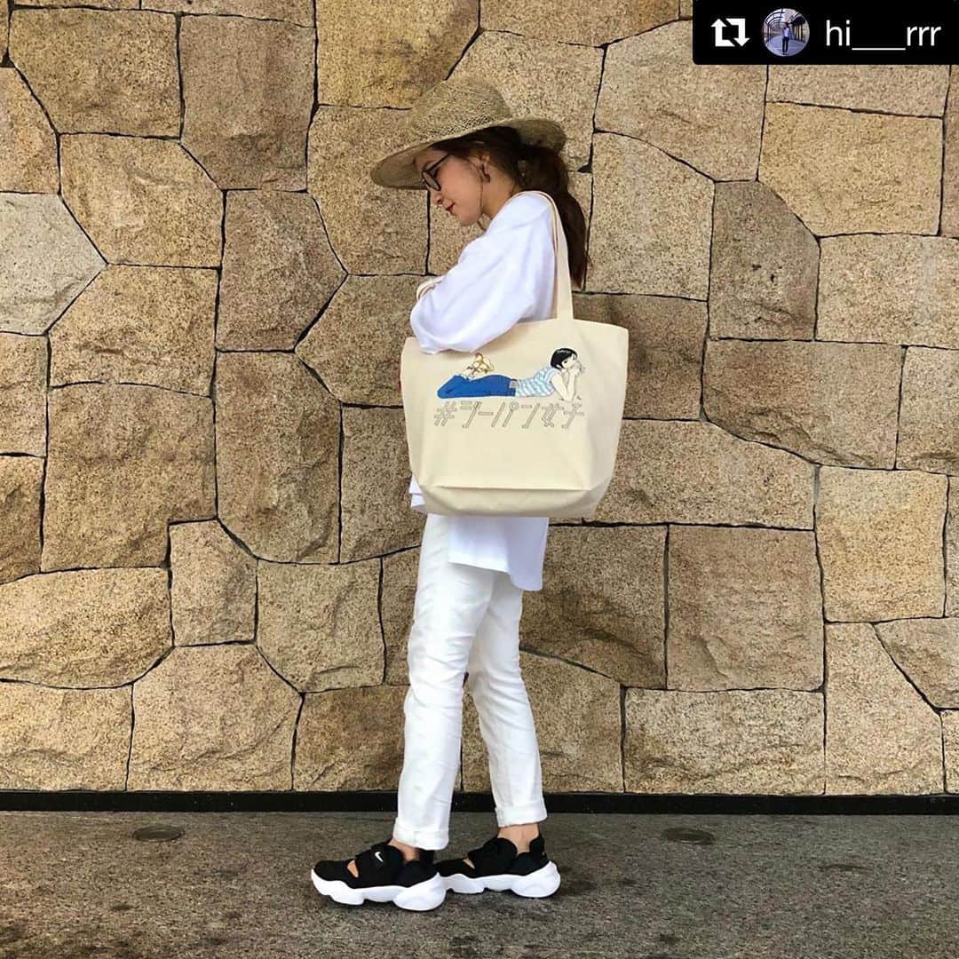 江口寿史のインスタグラム：「大好評展開中のジーパン女子からトードバッグも出ましたよ！  #Repost @hi___rrr with @get_repost ・・・ ✤ ✥ ✦ ✧ ✩ ✪ ✫ ✬ ﻿ ﻿ 《大人気の「ジーパン女子×江口寿史」から、﻿ 直営店限定のトートバックが登場！》﻿ ﻿ ﻿ トップス／niko and...﻿ ﻿ ﻿ ボトムス／SOMETHING﻿ ﻿ ﻿ トートバッグ／EDWIN﻿ ﻿ ﻿ 　　　　　　　　　　﻿ ﻿ 詳細はプロフィールからご覧頂けます☺️🌻﻿ ﻿ その他の詳細はWEARから❤️﻿ ﻿ WEAR⇒Hiro___22﻿ ﻿ ﻿ ﻿ #edwin#something﻿ #osaka#staff#ootd﻿ #coordinate#simple#cool﻿ #エドウィン#ジーパン女子﻿ #スタッフコーデ#江口寿史 さん﻿ #wear#wear更新#夏コーデ#トートバッグ﻿ #梅田#ママコーデ#らくちんコーデ﻿ #ママファッション#ワントーンコーデ﻿ #大人カジュアル#カジュアル﻿ #コーデ#ファッションコーデ﻿ #ゆるコーデ#エドウイン﻿ #撮影#デニム﻿」