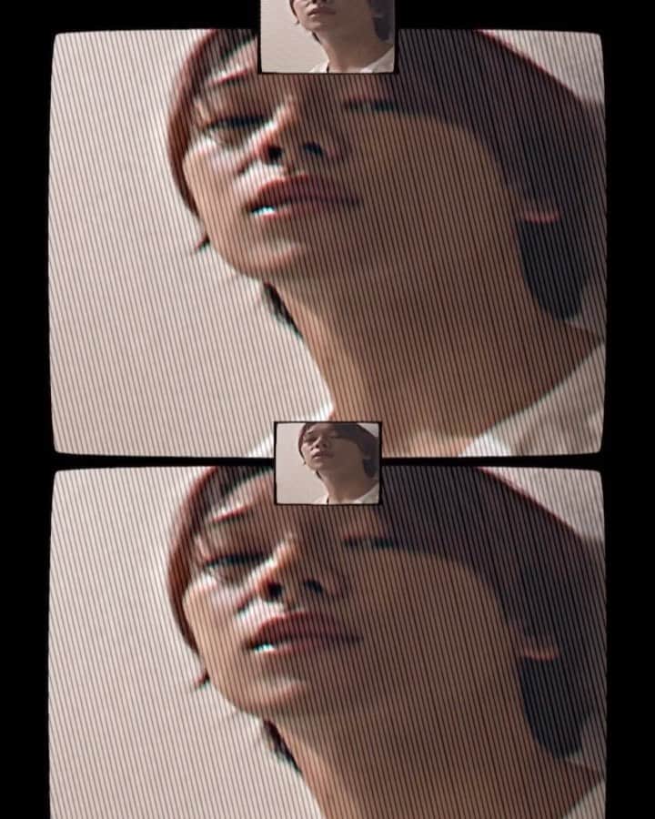 のインスタグラム：「ジメジメが続く日々。。﻿ 梅雨がはやくあけてほしいなぁ。﻿ と心の底から感じながら過ごす今日この頃☔️🥺﻿ (マスクむれまくり) ﻿ どうにか乗り切りたいし気分あげたいから﻿ 薬局でコスメ買い漁ったり、ネットサーフィンでぽちり頻繁にしたり。(ただの言い訳？)﻿ ﻿ 最近一番いいじゃないとおもった買い物〜コスメ編〜 はfujiko( @fujiko_brand )の眉ティント。　﻿ ﻿ 眉コンプレックスの自分にはうれしすぎる一品すぎてる。　これするようになってからスッピンの顔みてもテンション下がらなくなった(容易い) ﻿ ﻿ さ、雨も止んできたし今宵もかわいい傘広げながら散歩でもしようかな🚶‍♂️﻿ ﻿ では今日もいい夜を🌉　﻿ ﻿ 動画はフジコを使ってスッピンなのに眉毛すごいでしょ。しっかりしてるでしょ。っていう眉毛薄い自分の自我に溢れたセルフィー動画です🤳　﻿ ﻿ 眉毛が一本一本ある人ってうらやましいわ。﻿」