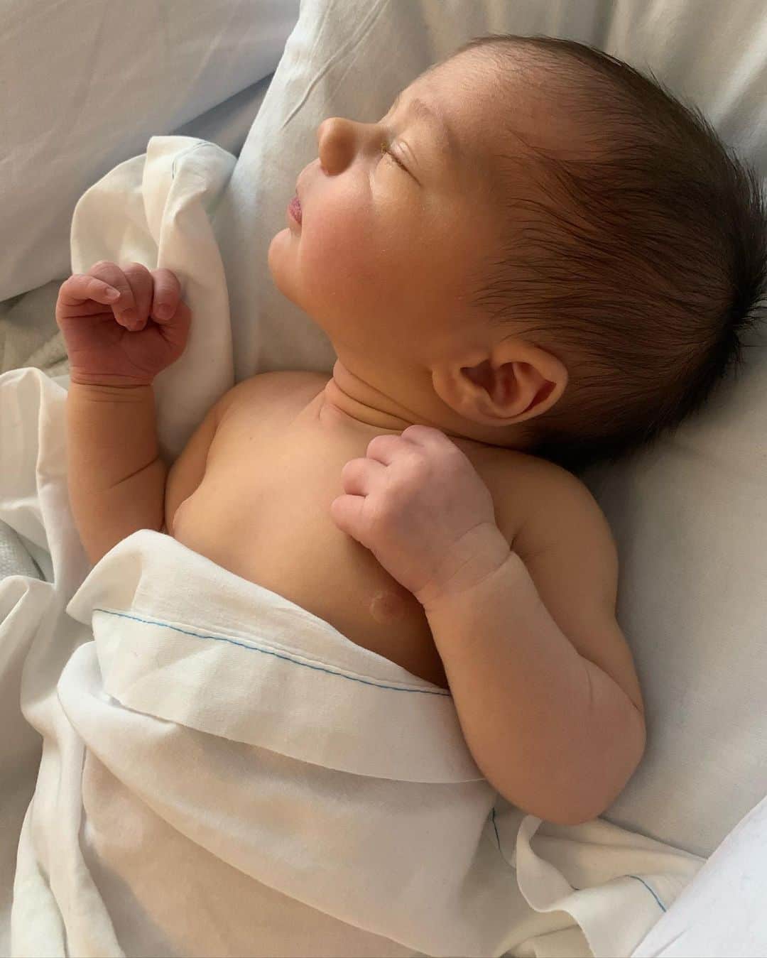 Lauren Hanleyのインスタグラム：「Welcome to the world Robby ❤️」