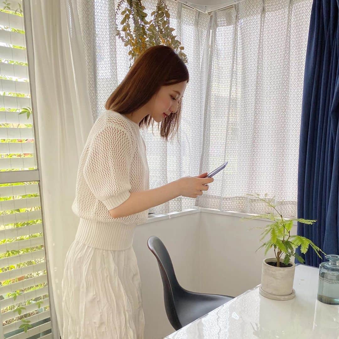 ひよんのインスタグラム：「🌼👖 ㅤㅤㅤㅤㅤㅤㅤㅤㅤㅤㅤㅤㅤ オールホワイトコーデ🤍🤍🤍 夏らしくてかわいい🥰💕 ㅤㅤㅤㅤㅤㅤㅤㅤㅤㅤㅤㅤㅤ @9unq.official  ㅤㅤㅤㅤㅤㅤㅤㅤㅤㅤㅤㅤㅤ #fashion #ootd #coordinate #feeyong #패션 #오오티디 #코디 #희영 #꾸안꾸 #ひよん #クアンク #夏コーデ」