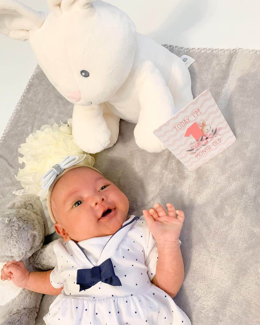 デフィ・キナル・プトリさんのインスタグラム写真 - (デフィ・キナル・プトリInstagram)「Happy 1st Month Kaluna sayang❤️ . . #kalunaalikamurod ❤️💙」7月9日 21時00分 - kinalputridevi