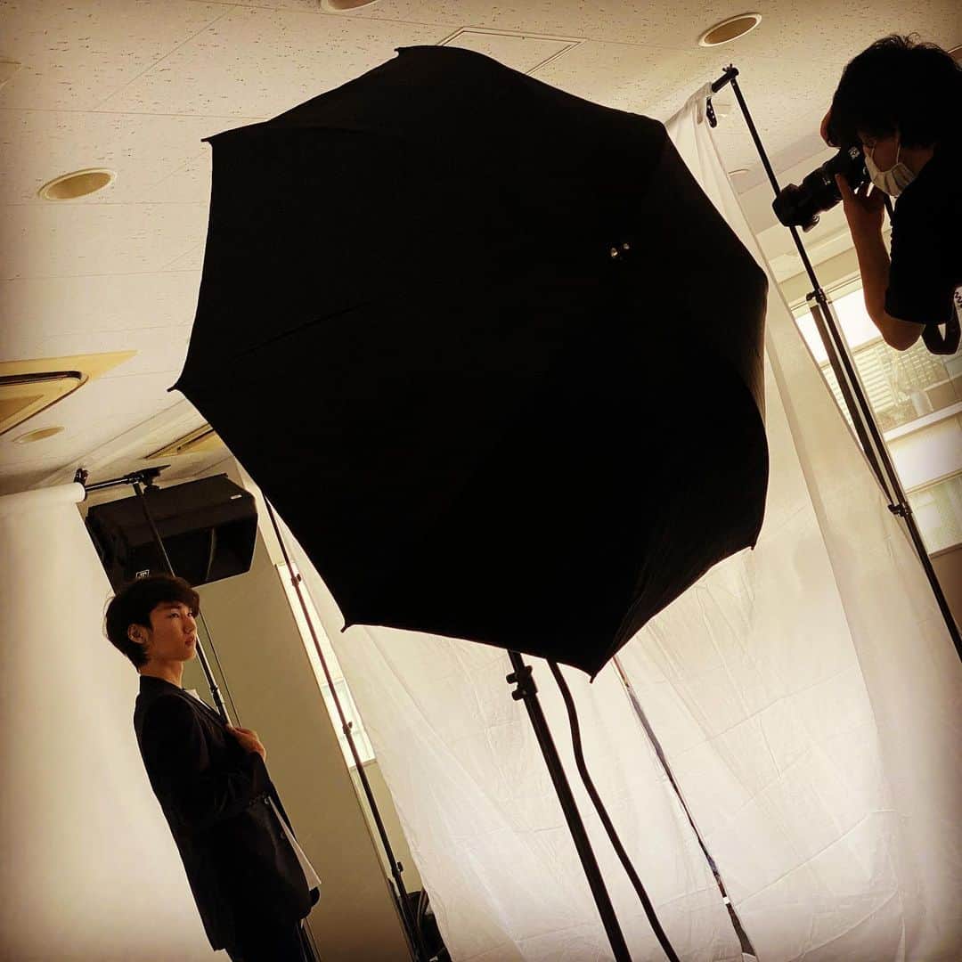 tsmshibuya_datokyoさんのインスタグラム写真 - (tsmshibuya_datokyoInstagram)「. 東京ダンス&アクターズ専門学校 Tokyo Dance & Actors School SHIBUYA .✨📸プロフィール写真撮影📸✨ . . 7月に入り、1年生中心にプロフィール写真撮影を行いました📸✨✨ . 撮影は、普段ニュースや著名人グラビア撮影などを担当されているプロカメラマンさんにお越しいただいて行います🙌 . 初めての本格的な撮影で、みんなドキドキして緊張していましたが、いざカメラの前では堂々とポーズを取る姿は、さすが👏👏✨✨ . 企業様が近くにある「渋谷」だから、直接、企業様にお越しいただき、たまたますれ違ったことで、デビューを決めていくケースもあります。 (しかも間に学校が入りますので安心です🙌) . そして撮った写真を簡単に加工する方法などは、授業でバッチリやりますので、卒業後もどんどん生かせます💻📱✨✨ . 1年生のみなさんがこれから芸能の世界で活躍できるように、スタッフ一同全力で応援していきます！📣 . 頑張ろうね💕💕🙌🙌 . . .  #tsmshibuya#datokyo#dancer#actor#dance#jazz#ballet#hiphop#freestyle#acting#student#shibuya#tokyo#movie#entertainment#drama#stage#datokyo#dancers#actors#actorlife#dancelife#ダンス#俳優#声優#ダンサー#専門学校#在校生#da東京#tsm渋谷#渋谷#tsmshibuya」7月9日 21時04分 - datokyo_tsmshibuya