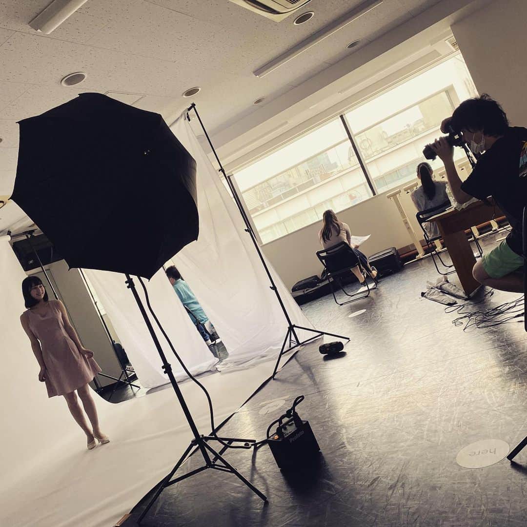 tsmshibuya_datokyoさんのインスタグラム写真 - (tsmshibuya_datokyoInstagram)「. 東京ダンス&アクターズ専門学校 Tokyo Dance & Actors School SHIBUYA .✨📸プロフィール写真撮影📸✨ . . 7月に入り、1年生中心にプロフィール写真撮影を行いました📸✨✨ . 撮影は、普段ニュースや著名人グラビア撮影などを担当されているプロカメラマンさんにお越しいただいて行います🙌 . 初めての本格的な撮影で、みんなドキドキして緊張していましたが、いざカメラの前では堂々とポーズを取る姿は、さすが👏👏✨✨ . 企業様が近くにある「渋谷」だから、直接、企業様にお越しいただき、たまたますれ違ったことで、デビューを決めていくケースもあります。 (しかも間に学校が入りますので安心です🙌) . そして撮った写真を簡単に加工する方法などは、授業でバッチリやりますので、卒業後もどんどん生かせます💻📱✨✨ . 1年生のみなさんがこれから芸能の世界で活躍できるように、スタッフ一同全力で応援していきます！📣 . 頑張ろうね💕💕🙌🙌 . . .  #tsmshibuya#datokyo#dancer#actor#dance#jazz#ballet#hiphop#freestyle#acting#student#shibuya#tokyo#movie#entertainment#drama#stage#datokyo#dancers#actors#actorlife#dancelife#ダンス#俳優#声優#ダンサー#専門学校#在校生#da東京#tsm渋谷#渋谷#tsmshibuya」7月9日 21時04分 - datokyo_tsmshibuya