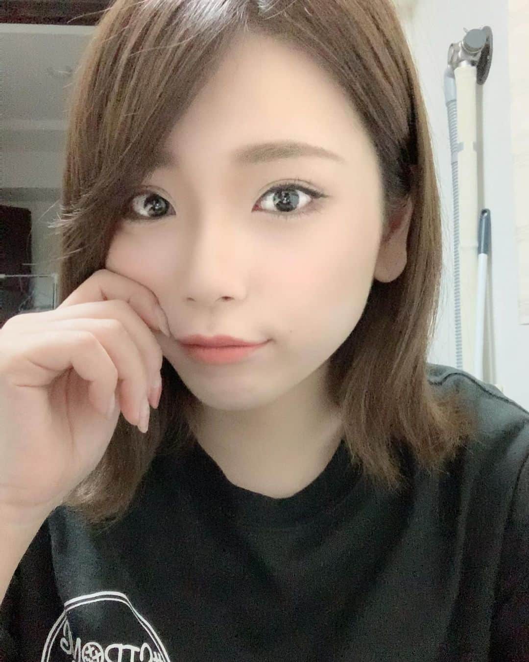 水琴雫のインスタグラム：「毎年この時期になると肌が荒れるー😭 最近愛用中のスチーマーで綺麗になるです🧖‍♀️💖 そして日に日にぽちゃぽちゃしてきて遂にお顔にもお肉ついたよ🙉 .  #北海道#札幌#すすきの#バルセロナグループ#フィリア#ニュークラブ#ホステス#キャバ嬢#キャバクラ#f4f#繁華街#夜遊び#新宿#歌舞伎町#名古屋#錦#大阪#北新地#ミナミ#中洲#可愛い#かわいい女の子#Instagram#いいね返し#ヘアメ #STRONGHEARTS#OWE」
