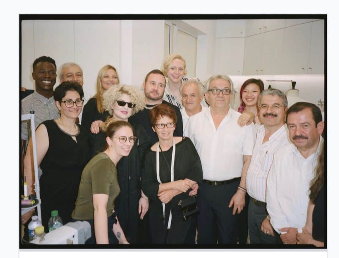 キム・ジョーンズのインスタグラム：「Today we say goodbye to Annie the head of @dior men’s atelier ! Wishing her love and luck after an amazing career ❤️❤️❤️」