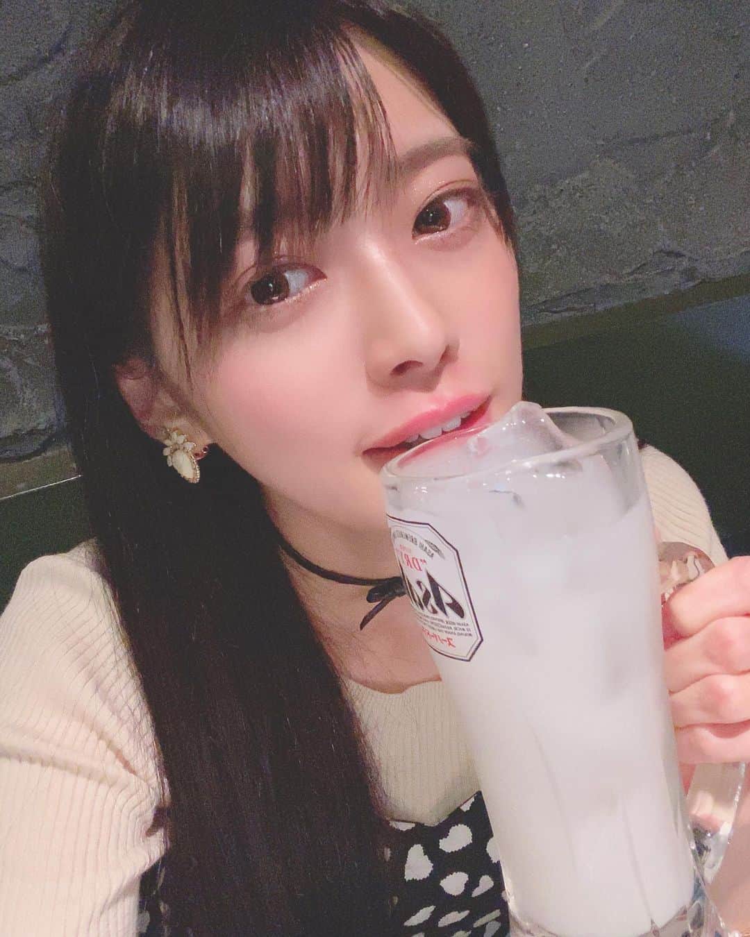 藤田いろはのインスタグラム：「今日も1日お疲れ様🍻﻿ ﻿ ﻿ ‪#藤田いろは#グラビア#gravure #japanesegirl #レースクイーン#tokyo  #l4l #aziangirl  #ビジョビ #模特 #뷰티스타그램 #셀카  #cosplay #黒髪ロング#팔로우#소통해요#셀스타그램#モデル #model #그라비아 #모델 #日本的 #性感內衣 #性感 #内衣 #奶 #sexy  #性感美女 #性感尤物 #居酒屋」