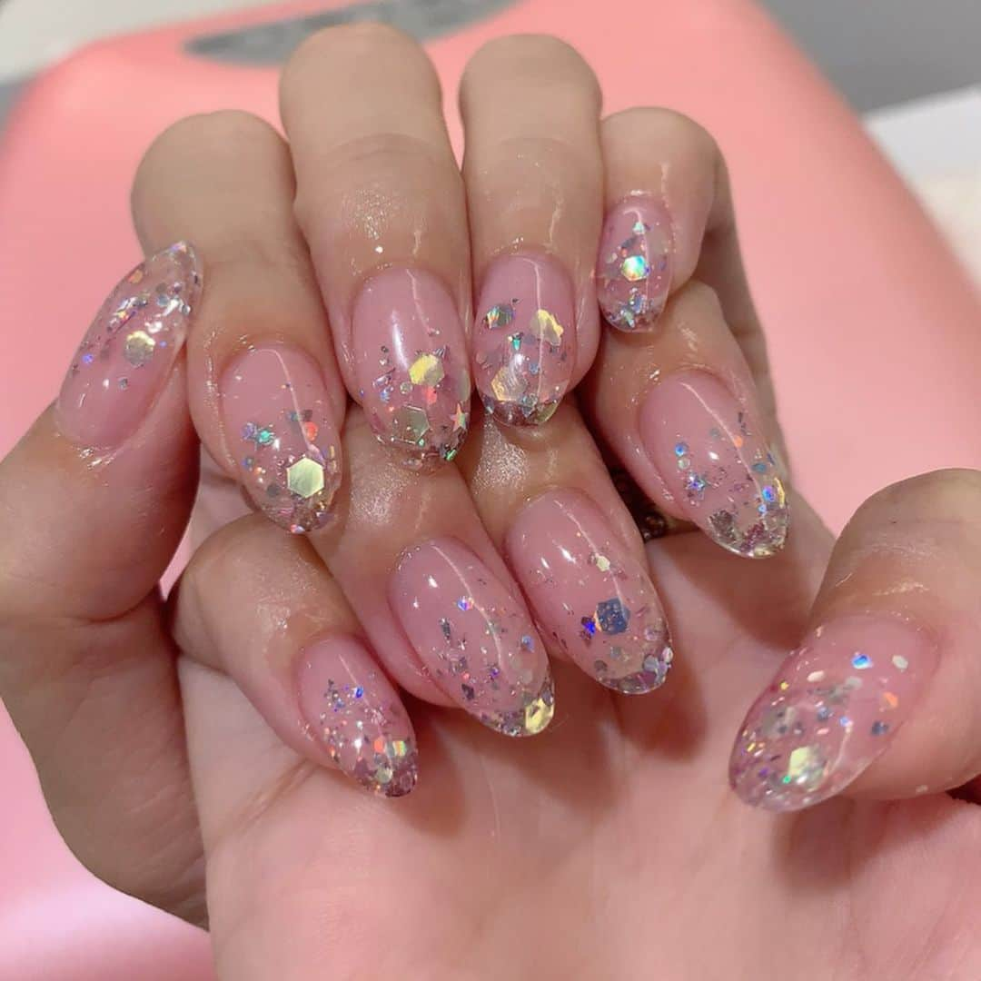 杉山佳那恵さんのインスタグラム写真 - (杉山佳那恵Instagram)「New nail💅 ・ @miomio_0409 に先端はスカルプでクリアにしてもらった💗 めっちゃキラキラ可愛いー(*´ω`*) ・ このクリアスカルプnailハマりそぉ！ みおりんいつもありがとう💗 ・ #new#nail#クリアスカルプ#みおりん#ネイル#表参道#apeach前」7月9日 21時18分 - kanaxxy_0421