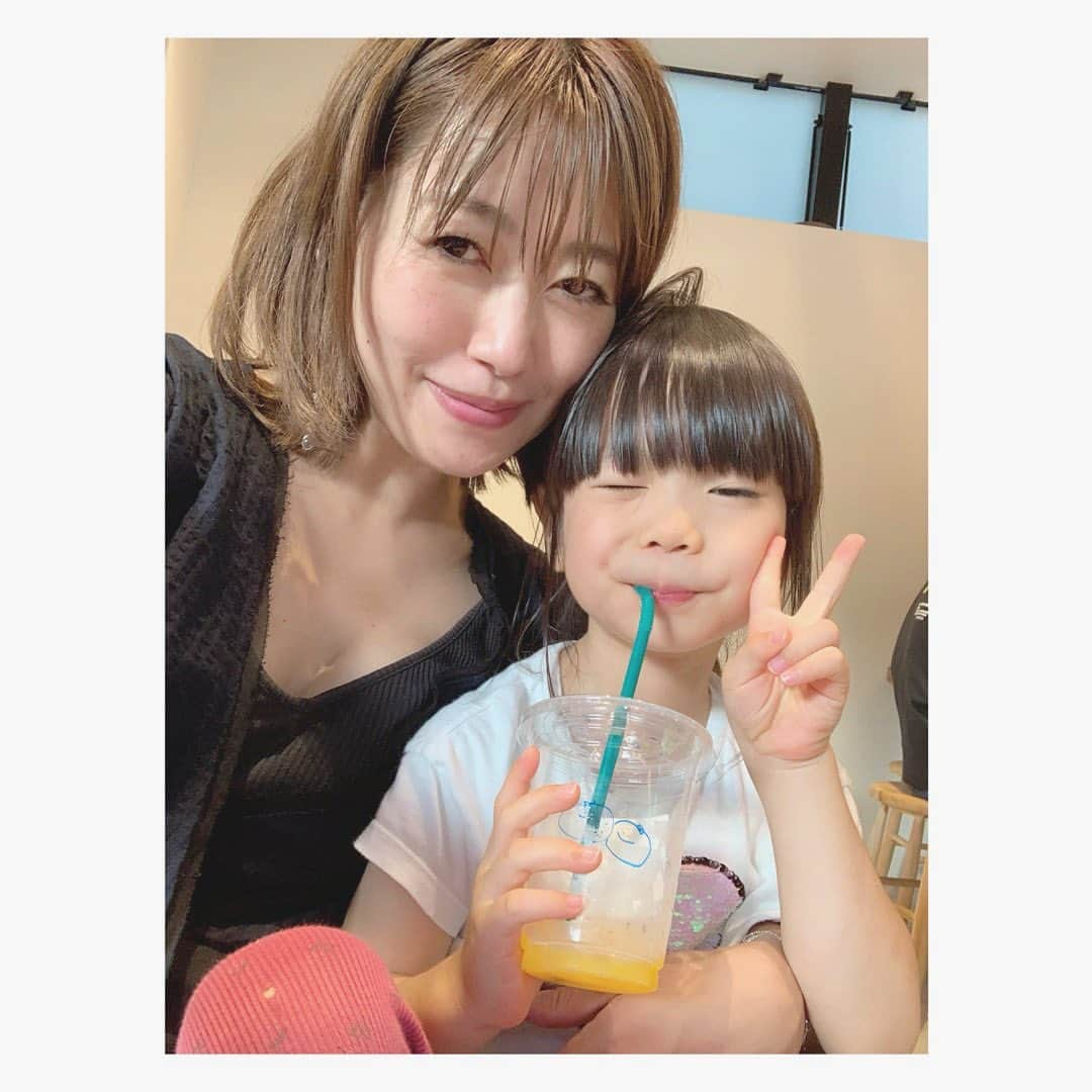 坂本美雨さんのインスタグラム写真 - (坂本美雨Instagram)「おさななじみ。 イマとなまこ。 かわいいかわいい、 まだ2歳さんだったふたりよ…！ . イマ、5歳のお誕生日おめでとうっ🎂🎈 感情豊かなきみのことがだいすきだよ❤️ @ima_now_maintenant  @maedahisae」7月9日 21時25分 - miu_sakamoto