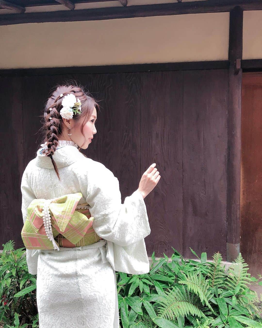 じゅみさんのインスタグラム写真 - (じゅみInstagram)「👘レース着物👘﻿ ﻿ ﻿ 京都の @kimonomiyabikyoto さんで﻿ レース着物着付けしてもらいました🌈﻿ ﻿ ﻿ ちあこまちゃんがピンクベージュ系﻿ 私は淡いグリーン系の﻿ レトロモダン風着物コーデ👯‍♀️﻿ ﻿ ﻿ ここはアンティーク着物やレース着物の﻿ あまり他で見ない着物がたくさん🥳﻿ ﻿ ﻿ ヘアセットも可愛いし﻿ 帯締めや髪留めなど小物も﻿ 自由自在に選べるよ🎀✨ 後ろ姿も可愛すぎる✨✨﻿ ﻿ ﻿ 私のこの投稿みた！で予約して﻿ 現地で予約画面を見せたら﻿ 無料でレース飾り物を提供してくれるんだって🙈💓﻿ ﻿ 気になる方ぜひ😆！﻿ ﻿ ﻿ 八坂神社のすぐ近くなので﻿ 着付け後はねねの道を歩いてお散歩🍃﻿ ﻿ お散歩日記はまた投稿します☕️﻿ ﻿ ﻿ ﻿ #京都和装工房雅 #レース着物雅 #京都着物 #ヘアアレンジ #pr﻿ #レース着物 #レース #レトロ #大正ロマン﻿ #アンティーク着物 #和服 #京都﻿ #京都観光 #kyoto #japan #kimono﻿ ﻿」7月9日 12時28分 - jumy_as