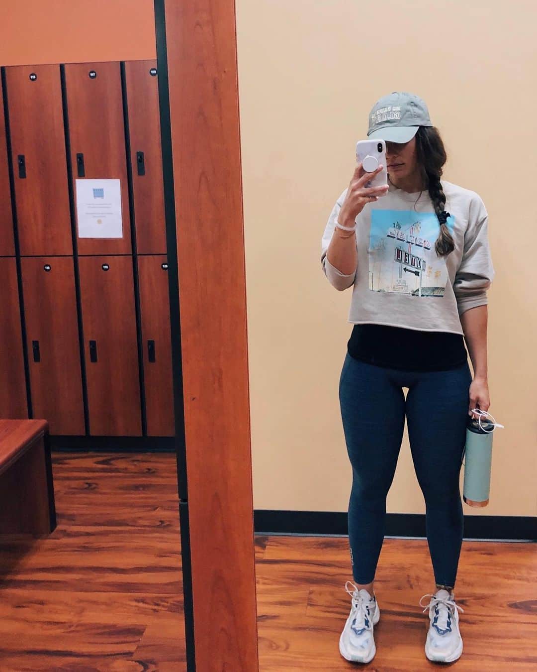 Nicole Mejiaのインスタグラム：「Proud resident of 📍Thighland  🖖🏽」