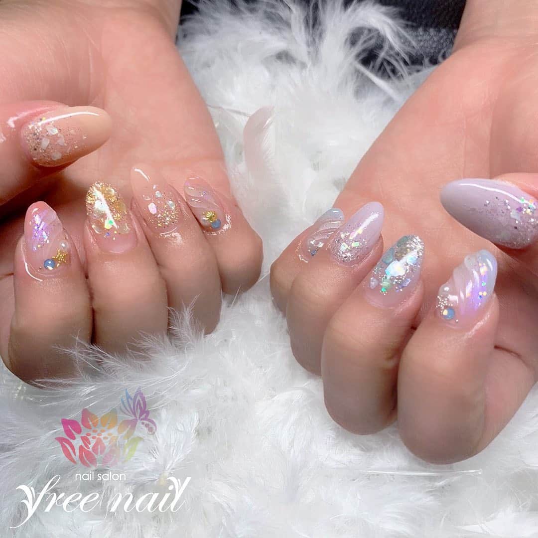 free nail フリーネイルのインスタグラム：「. お客様ネイル💅🏻🍑 . 人魚の鱗ネイル🧜🏻‍♀️✨ . 最高可愛いサマーネイル🐠💗 . ご来店ありがとうございました🙇🏻‍♀️🙇🏻‍♀️🙇🏻‍♀️💗 . #ネイルアート #ジェルネイル #ネイルサロン #大阪ネイルサロン #ネイルデザイン #ネイルチェンジ #人魚の鱗ネイル #マーメイドネイル #オーロラネイル #貝殻ネイル #ピンクネイル #パープルネイル #デザインネイル #トレンドネイル #ガーリーネイル #ラブリーネイル #夏ネイル #summernails #nailsart #nailsdid #美甲 #日式美甲 #日式美甲胶 #日本美甲师 #日本美甲老师 #美甲上课 #日本胶 #フリーネイル #freenail」
