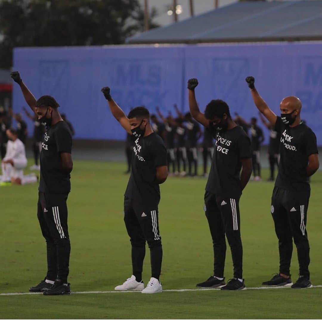 ティム・ハワードのインスタグラム：「I applaud you @mls 👏🏽 well done. #BLM #mlsisback」