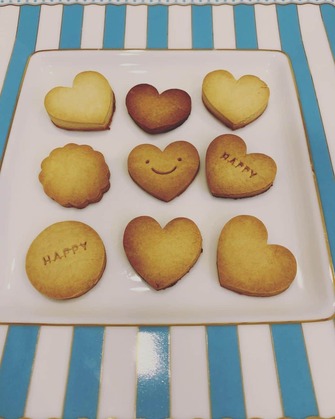 金子実加さんのインスタグラム写真 - (金子実加Instagram)「クッキーを作って友達にシェアしようとしたけど、 結果全部食べてしまった🤭 私って、食いしん坊🍪💧 砂糖もバターも使ってないので、健康的で美味しいクッキーが出来た✨✨ 小麦粉を変えれば、グルテンフリークッキーも出来そう🥺 研究しよっ🥰🧡」7月9日 12時52分 - kanekomika0127