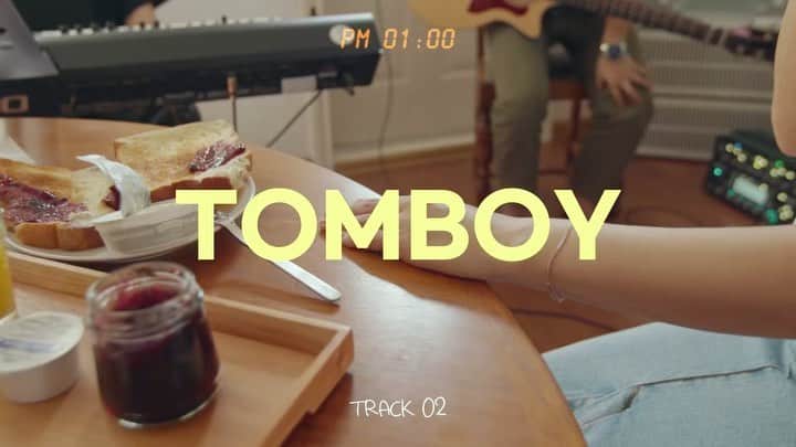 ソジン のインスタグラム：「점심 맛있게 먹었어요?🙂 Track 02 : Tomboy (cover) 부르며 율밍혤이 떠올랐던🧡 Next coming up at PM 4:00 - - - 풀영상은 유튜브 '소진스럽,'에🙂🧡 - - https://www.youtube.com/channel/UCQdienuasszbHNNQZKXdDMQ」