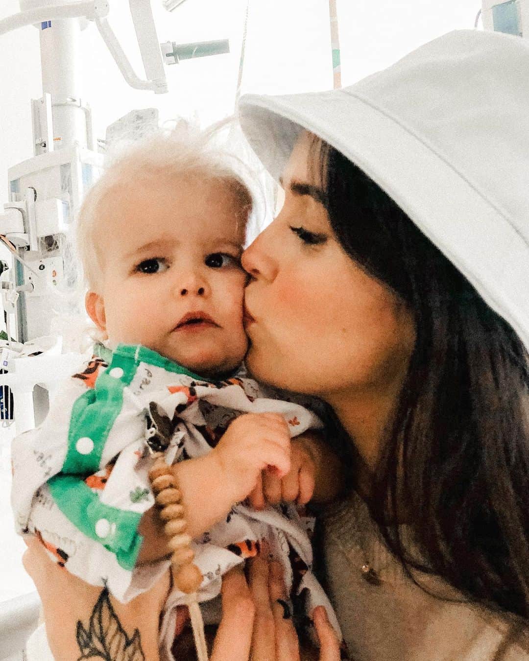 Acacia Brinleyさんのインスタグラム写真 - (Acacia BrinleyInstagram)「Our little babies heart is going to be making a big decision in a few days. The doctors finally have answers. After her heart catheterization & biopsy taken two days ago, they’ve discovered her heart is not failing due to a virus/infection and there’s no signs of inflammation like they’ve been thinking for the past 45 days. They did find, however, her coronary artery is severely small and being pinched in between other areas of her heart and needs intervention. While they’re in there, they also want to fix her previous heart issues that she’s had since birth (small left pulmonary & tiny hole between her top chambers. These two have never caused severe issues but they think fixing everything they can will just improve the hearts function over all to help it repair itself more easily.) So... this means... open heart surgery. Yep. The big three scary words, no parent ever wants to hear. If you had told us two months ago that Rosie needed this, we’d be absolutely hysterical and angry and absolutely miserable. After everything Rosie has been through and endured, we are ecstatic for her to finally be HEALED. (Keep in mind, most doctors have been waving a heart transplant in our faces for weeks now. Literally taking this heart from her and replacing it if things didn’t progress within the next  few weeks) & while we’re so happy to finally be here, for her to finally be healed, for there to finally be an end in sight, for us to finally go HOME, we are also very human and we’re selfish and we want absolutely nothing to happen to our baby. While processing all these BIG emotions & scenarios, we’ve learned that this is no longer our fight. & It’s really never been our fight to begin with. This is up to Rosie. This her choice now. We will just be her cheerleaders, standing on the side lines and watching her magnificence unfold. We are surrendering ourselves to her truth, the universe’s plan, and loving sweet Rosie girl every second of everyday. ❤️」7月9日 13時22分 - acaciakersey