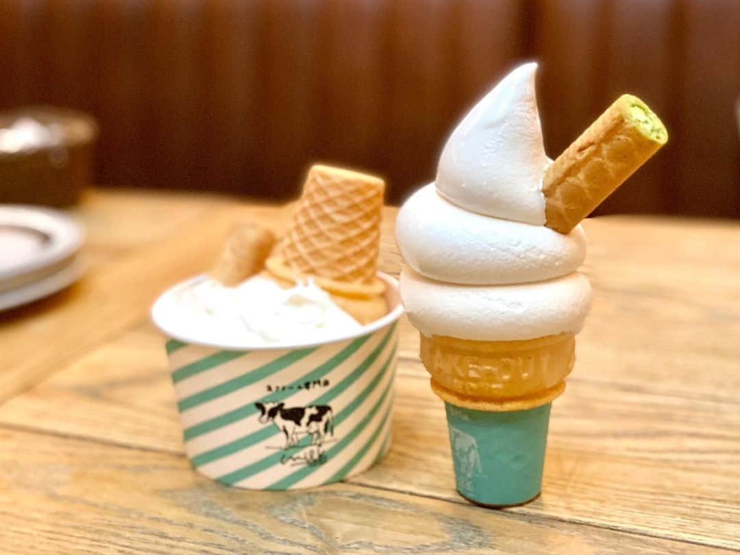 前川由希子さんのインスタグラム写真 - (前川由希子Instagram)「milkのソフトクリームが福岡大名に🍦  バランカ改めグラナリーカフェで 生クリーム専門店ミルクの ソフトクリームが テイクアウトできる✨  ココ、大阪なんばも東京も 結構な行列だから、なんか嬉しい💕  ミルキーなソフトクリームは 濃いのにスッキリでたまらん！ カップの方は、 生クリーム好きに激推し！ ソフトクリームに生クリームが たっぷりかかってるけど、 重くないんです。  @granarycafe.hkt  @milk20170701   #グラナリーカフェ  #granarycafe  #ソフトクリーム  #ミルキーソフトクリーム  #milk  #生クリーム専門店ミルク  #生クリーム専門店milk  #福岡グルメ  #福岡スイーツ  #福岡ソフトクリーム  #福岡テイクアウト  #福岡  #fukuoka」7月9日 13時32分 - maekawa.yukiko