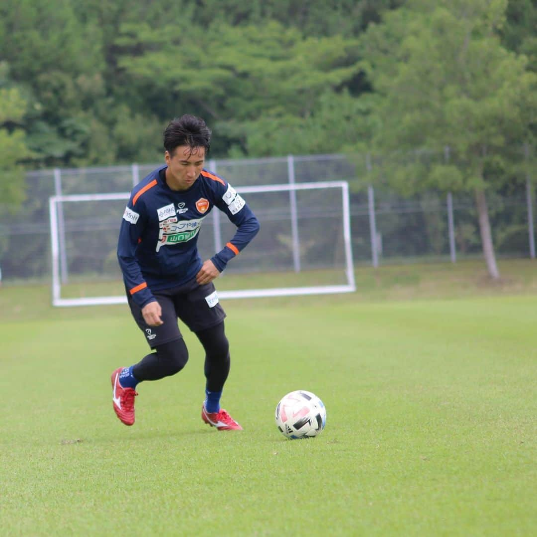 レノファ山口FCさんのインスタグラム写真 - (レノファ山口FCInstagram)「7月9日　トレーニング #renofa #レノファ山口 #楠本卓海 #イウリ #国本玲央 #眞鍋旭輝 #山田元気 #武岡優斗 #池上丈二 #ヘニキ #ヘナン #高井和馬」7月9日 13時56分 - renofa_yamaguchi