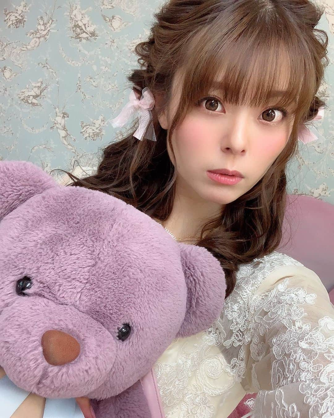 羽瀬萌さんのインスタグラム写真 - (羽瀬萌Instagram)「ぱにちゃんのROM一般販売開始❗️ ３枚セット購入の方、推しの名前を入れてくれると、オフショットが入るよ❗️ 羽瀬萌推しにしてくれると喜びます❗️ 羽瀬萌にプレゼントと記入してくれると我が家に届きます🥺🥺 女の子のプレゼントにもおすすめです😚❤️🎁  .  https://panich823.booth.pm  ↑  サイトにサンプル載ってます🥺🥺 この写真はROMと違う衣装です🤭🤭 空き時間に着てみて撮影しちゃった😙😙 最近撮影会やら何やら告知三昧でごめんなさい😭😭 でも少しずつ会う機会が増えて嬉しいなぁ😆😆⭐️ #ROM #ぱにちゃん　#ぱにちゃん撮影　#ROM撮影 #youtuber  #ユーチューバー　#ドレス　#撮影　#撮影モデル　#ゆるふわ　#ゆるふわ巻き  #ふんわり　#ふんわり写真部  #可愛いものが好き  #クマ　#🐻　#ぬいぐるみ　#クマのぬいぐるみ  #ツインテール  #ツインテールアレンジ  #リボンアレンジ  #リボンヘア  #ツインテールリボン」7月9日 14時24分 - megugumigumi