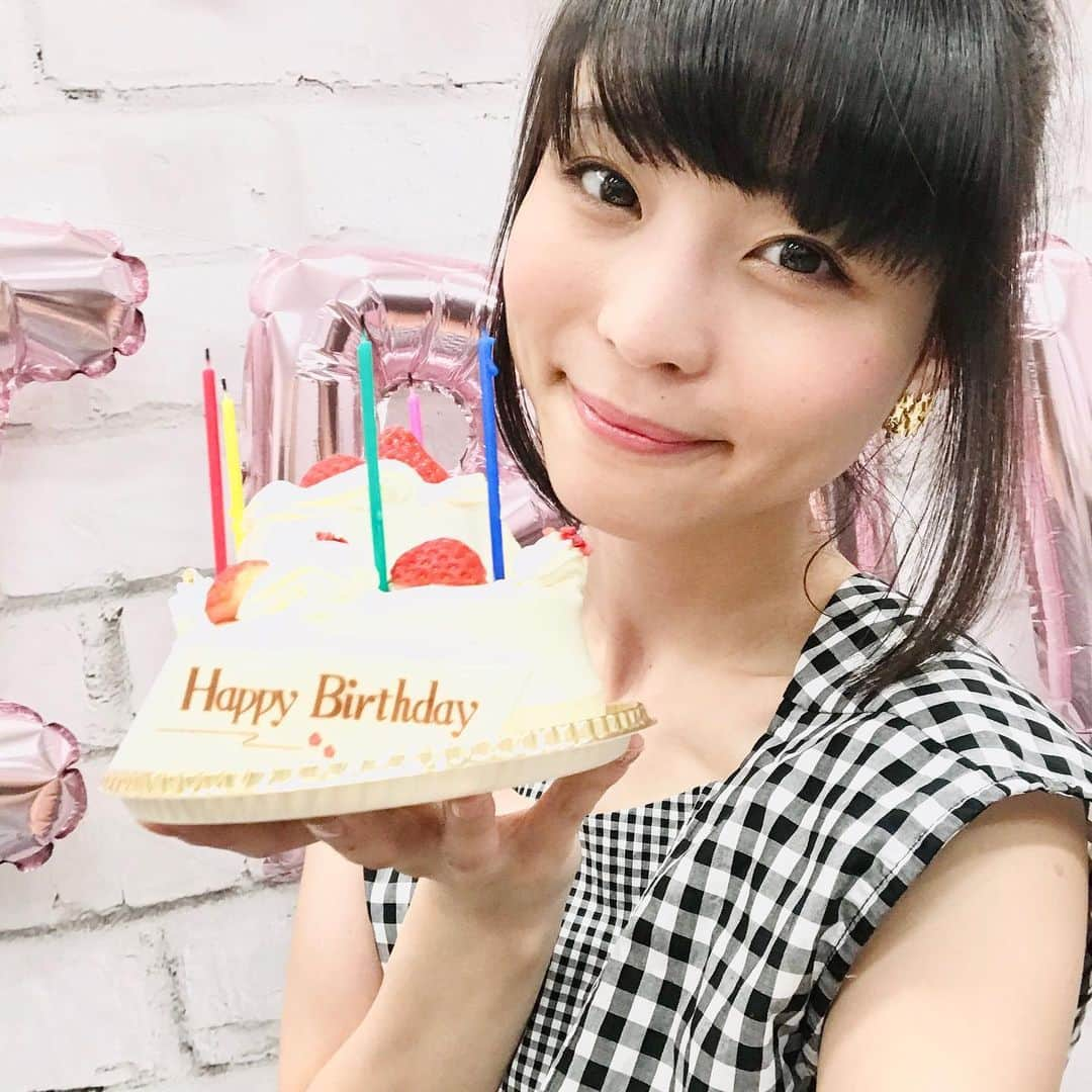 寺嶋由芙さんのインスタグラム写真 - (寺嶋由芙Instagram)「誕生日でしたありがとう(ﾟωﾟ) ・ 7/11は記念のワンマンライブを配信するので是非ご覧くださいー！チケット、今日までのお申し込みだと少しお得らしい(ﾟωﾟ) ・ ①14:00配信開始 寺嶋由芙生誕ライブ前編～選んだヲタには福来たる編～ ②18:00配信開始 寺嶋由芙生誕ライブ後編～何が出るかな？福袋編～ ・ http://r-t.jp/yufuterashima_rtv ・ #誕生日 #ケーキ #ありがと #ゆっふぃー #アイドル #いやはや」7月9日 14時26分 - yufu_terashima