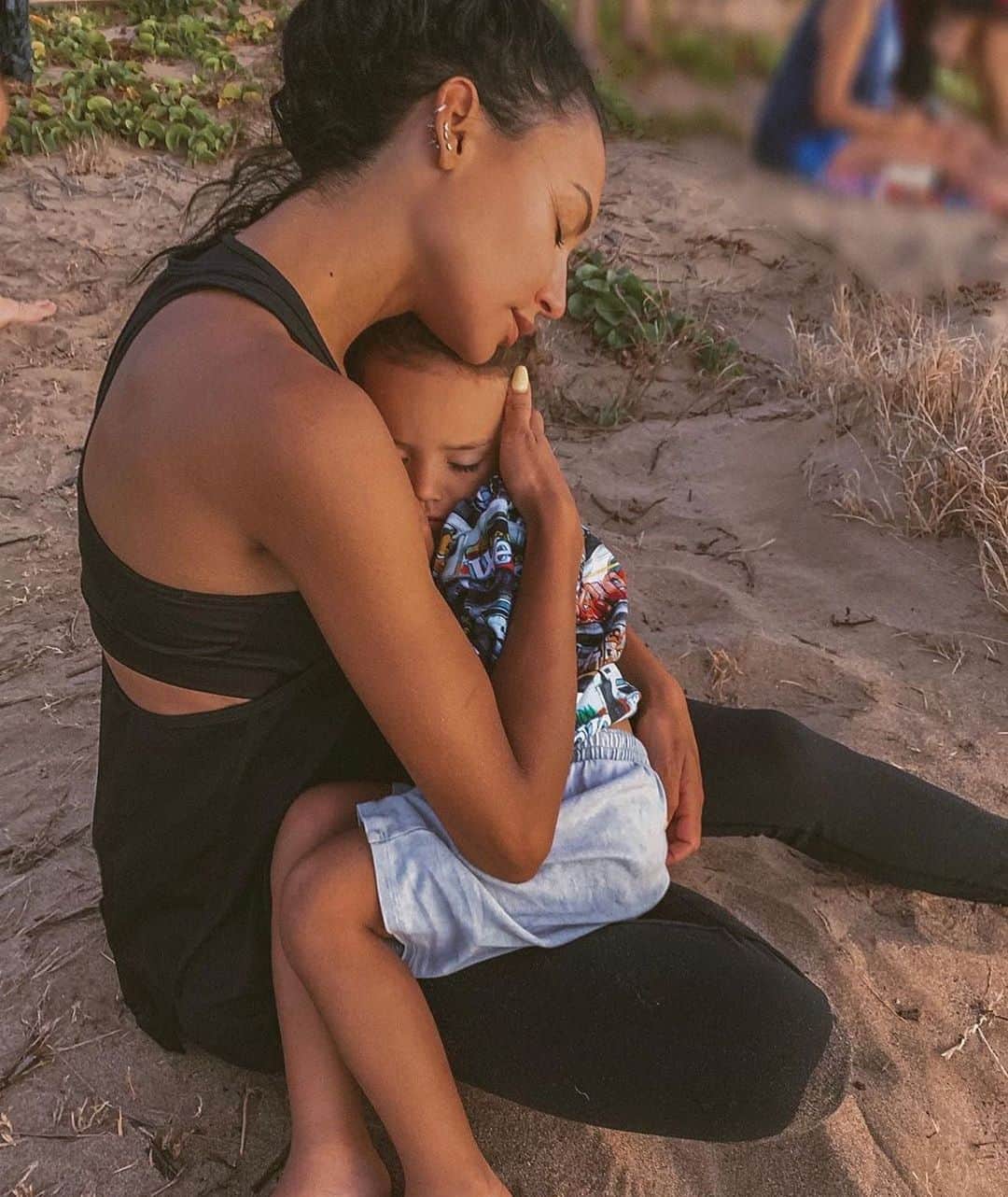 E! Onlineさんのインスタグラム写真 - (E! OnlineInstagram)「We are keeping Naya Rivera and her 4-year-old son in our thoughts after he was found alone on a boat and the Glee actress was declared missing. Link in bio for everything we know on the breaking story. 🙏❤️(📷: Instagram)」7月9日 15時05分 - enews