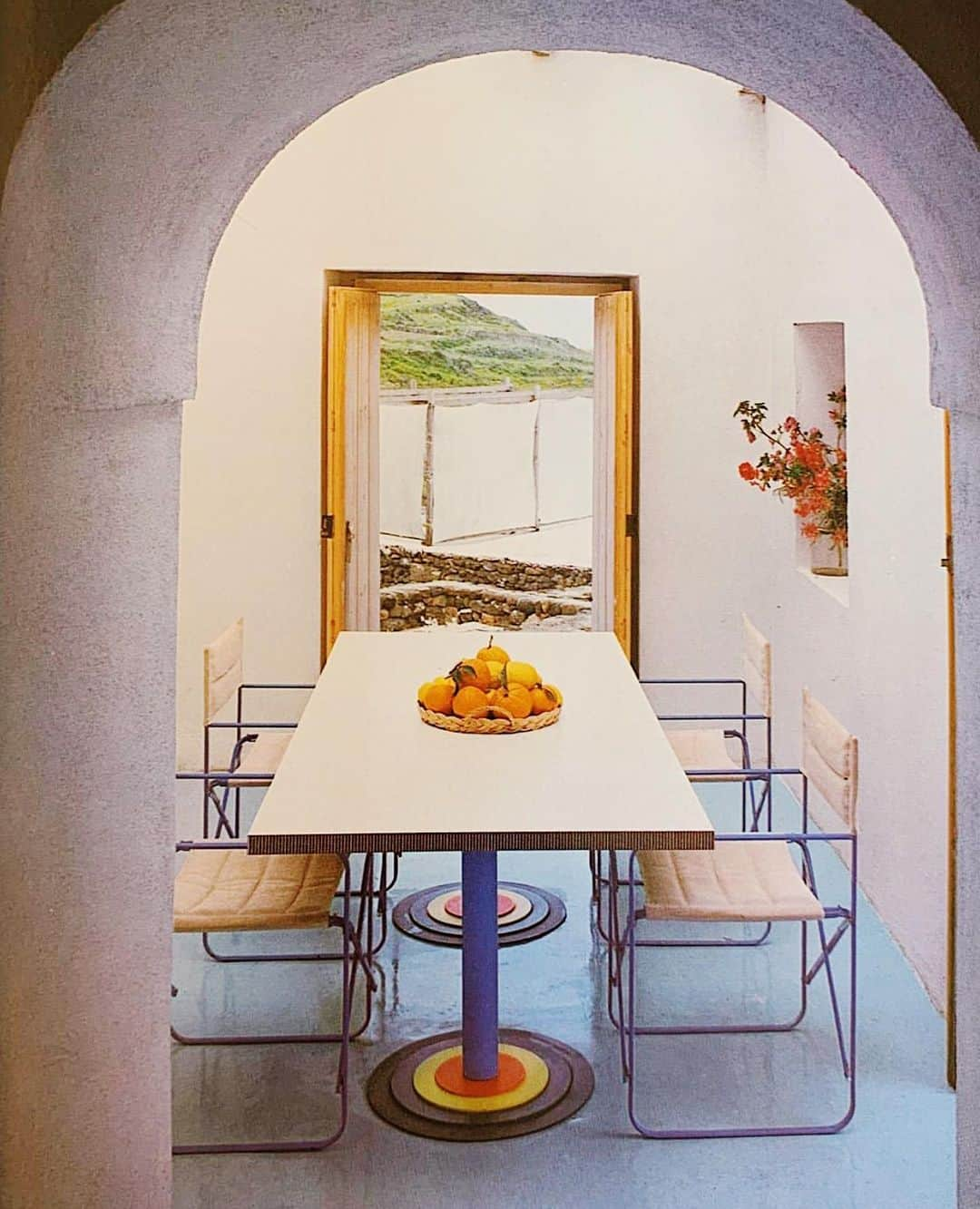 Meganさんのインスタグラム写真 - (MeganInstagram)「Flávio Albanese’s Pantelleria home, 1984 via 〰 @kimcoolmon  - - - - #interiordesign #architecture #pantelleria」7月9日 14時58分 - zanzan_domus