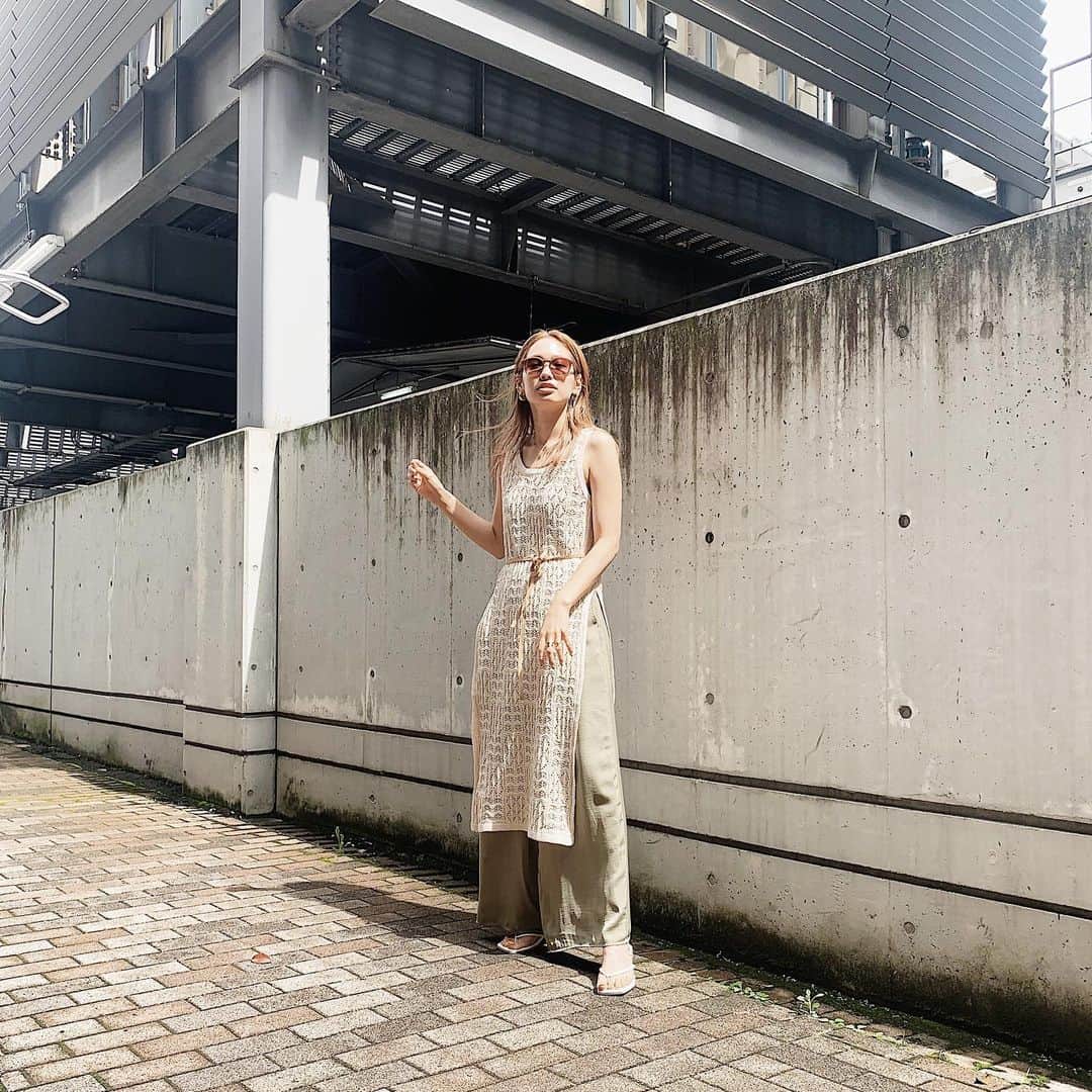 kanetaka ayaさんのインスタグラム写真 - (kanetaka ayaInstagram)「・ ・ 明日から新作はいるよー🙋‍♀️ もう！？って感じだけどご覧の通り 夏から秋まで使える物だから逆にコスパ◎！ ・ 履いてないけど、明日のデニムは絶対買う😏 ・ ・ #ungrid#ungrid_official #ungridコーデ  #coordinate#outfit#サテンパンツ #夏コーデ#AW#ハイトーン#ハイトーンベージュ」7月9日 15時03分 - aya_kanetaka_