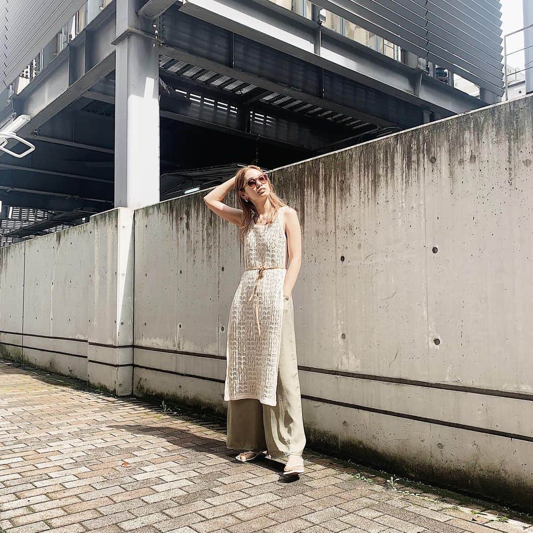 kanetaka ayaさんのインスタグラム写真 - (kanetaka ayaInstagram)「・ ・ 明日から新作はいるよー🙋‍♀️ もう！？って感じだけどご覧の通り 夏から秋まで使える物だから逆にコスパ◎！ ・ 履いてないけど、明日のデニムは絶対買う😏 ・ ・ #ungrid#ungrid_official #ungridコーデ  #coordinate#outfit#サテンパンツ #夏コーデ#AW#ハイトーン#ハイトーンベージュ」7月9日 15時03分 - aya_kanetaka_