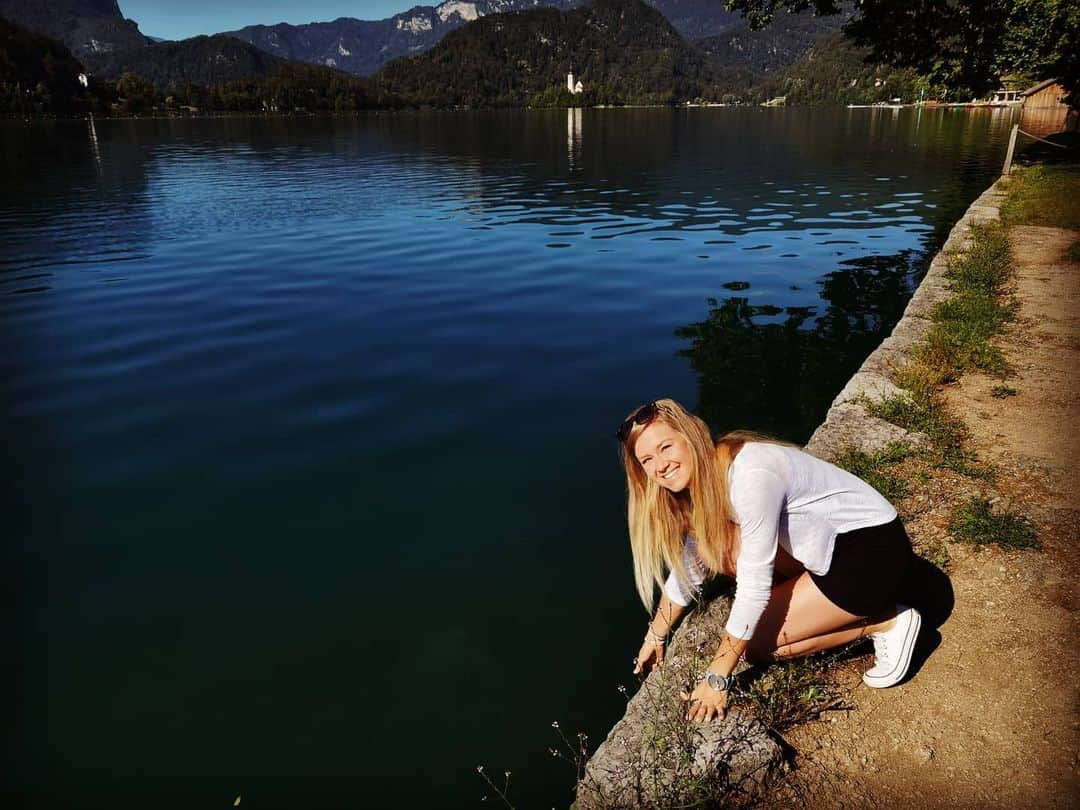 ダーシャ・ゲルムさんのインスタグラム写真 - (ダーシャ・ゲルムInstagram)「Last day of training here in Bled. A start is always hard, but a rough start makes me appreaciate what I am capable of during the season even more. So I'll keep working hard, fighting on every training and that's a way to get all the things back to normal.  Your kind messages and support help me through those difficult times. Thank you.  Love ❤️  #figureskating #journey #newseason #newstart #fight #workhard #trainsmart #love #joy #nature #bled #summer」7月9日 15時38分 - grmdas