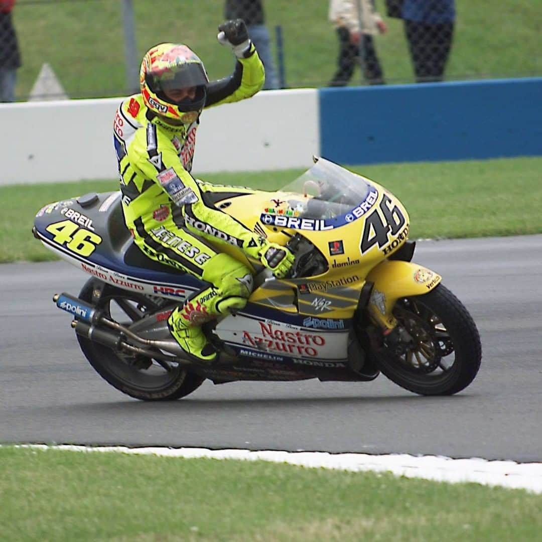 MotoGPさんのインスタグラム写真 - (MotoGPInstagram)「#OnThisDay 20 years ago at the 2000 #BritishGP 🇬🇧 @valeyellow46 took his first ever 500cc win! 🏆 #MotoGP #VR46 #Motorcycle #Racing #Motorsport」7月9日 16時00分 - motogp