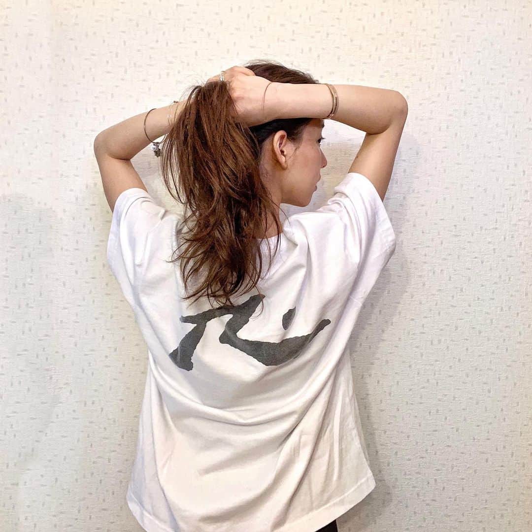 布川桃花さんのインスタグラム写真 - (布川桃花Instagram)「Tシャツスタイル🏝﻿ ﻿ オーガニックコットンを使用している﻿RustyのTシャツは﻿ ドロップショルダーでビックシルエットのデザイン。﻿ ゆったりめのTシャツは着心地良くて好き❤︎﻿ メンズサイズもあるよ！﻿ ﻿ Rustyのインスタグラム(@rusty_japanofficial)の フォロー&いいねでTシャツが当たる﻿  #RDotで埋め尽くせ キャンペーンを 開催しているみたいです❤︎﻿  クーポンがもらえるWチャンスもあるようなので ぜひチェックしてね☺️﻿ ﻿ #ourkind﻿ #ラスティ﻿ #RDotで埋め尽くせ﻿ #RUSTY_jp﻿ #ユニセックス ﻿ #バックプリントTシャツ﻿ #ドロップショルダー﻿ #カジュアルコーデ ﻿ #バックプリント」7月9日 16時03分 - momoka_fukawa