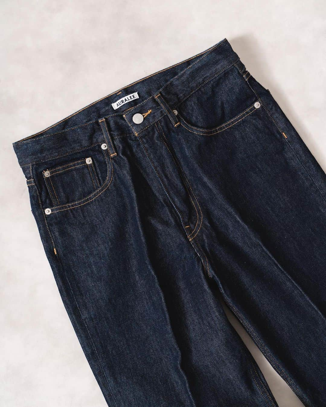 EDIFICEさんのインスタグラム写真 - (EDIFICEInstagram)「【AURALEE - Hardtwist Denim - 】﻿ ﻿ センタークリース入りのスラックスのようなシルエットの5ポケット仕様のデニムパンツと、深めのタックでたっぷりとしたシルエットの新型デニムワイドスラックスの2モデル。﻿ ﻿ ゆったりしていながら綺麗に見える絶妙なシルエットがポイントです。米綿のムラ糸を限界まで強撚し、ピュアインディゴでロープ染色した糸をタテ糸に使い織り上げたデニムは、洗いこんでもリジッド(生デニム)のような風合いとなっています。﻿ ﻿ ﻿ ※この商品(INDIGO)は、インディゴ染料を使用しています。摩擦(特に湿った状態での摩擦)や汗や雨などで濡れた時は衣料や下着に色が移ることがありますのでご注意ください。また、日光や照明などに長時間当たると変退色する可能性がありますので、ご注意ください。﻿ ﻿ ﻿ 【AURALEE / オーラリー】﻿ コンセプトは「自分たちが思う本当に良い素材を提案する事、その素材を使い、上質な軽さを表現する事」。布帛、ニット、カットソーにわたり、素材作りからデザインと考え、高い技術に裏打ちされた日本屈指の生産背景で作り込んだ素材の個性を十分に活かし、決して気取らず、毎日着る事に適した上質な軽さを感じられる洋服を提案。﻿ ﻿ ﻿ ﻿ Denim : 【AURALEE】¥24,000+tax﻿ No : 20030310000730﻿ ﻿ Denim : 【AURALEE Wide】¥26,000+tax﻿ No : 20030310000830﻿ ﻿ ﻿ ﻿ ﻿ ﻿ ﻿ ﻿ ﻿ ﻿ ﻿ #edifice #auralee #hardtwistdenim #slacks #widedenim #widesilhouette #indigodenim #rigid #mensdenim #denimstyle #denimfashion #mensfashion #mensstyle #menswear #デニム #エディフィス #デニムファッション #デニム着こなし #オーラリー #オーラリーデニム #ハードツイストデニム」7月9日 21時45分 - edifice.jp