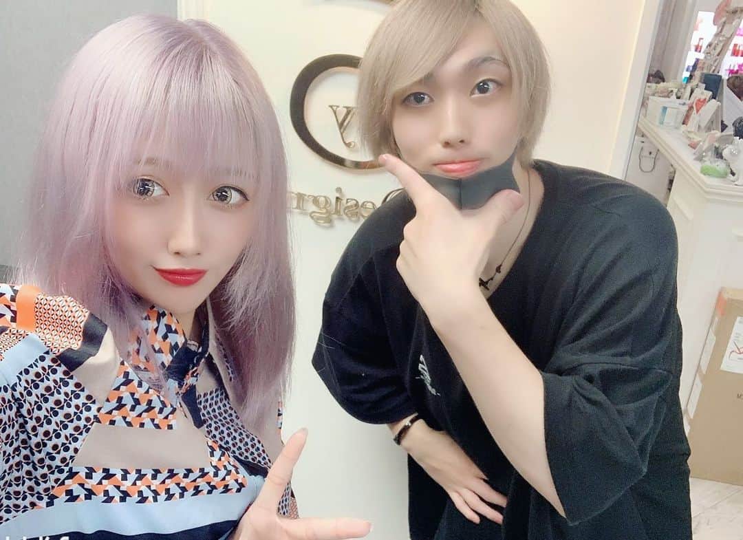 若月雅のインスタグラム：「美容院行ってきたよー✨ パープル復活٩( 'ω' )و 今回も綺麗にしてくれはって、ありがとうございました😊✨ . #派手髪　#美容院　#パープルカラー」