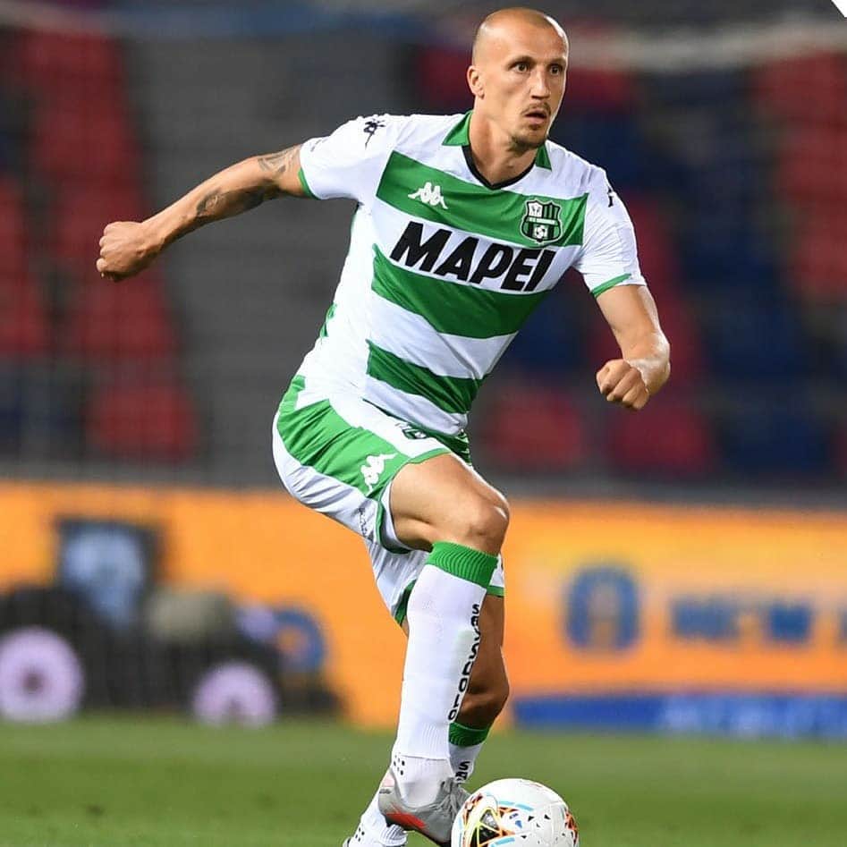 ヴラド・キリケシュのインスタグラム：「Grande partita!!! @sassuolocalcio  +3 e andiamo avanti 🖤💚🖤💚」