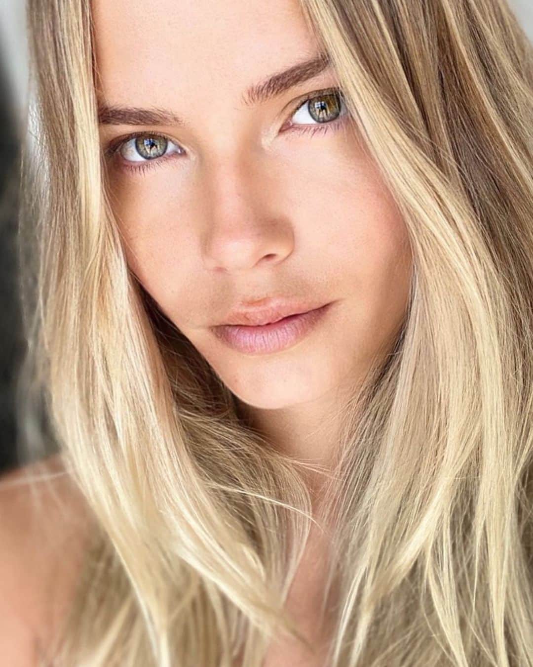 ナターシャ・ポーリーのインスタグラム：「Morning 💜」