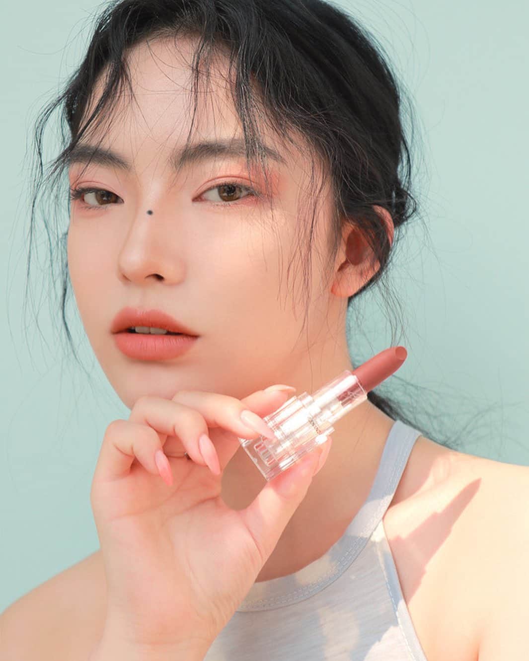 3CE Official Instagramさんのインスタグラム写真 - (3CE Official InstagramInstagram)「3CE CLEAR LAYER EDITION 3CE SOFT MATTE LIPSTICK #MURMURING 포근함을 담아낸 데일리 누드 핑크🤍 - Soft daily noodie pink🤍 #3CE #3CECLEARLAYEREDITION #3CESOFTMATTELIPSTICK」7月9日 16時42分 - 3ce_official