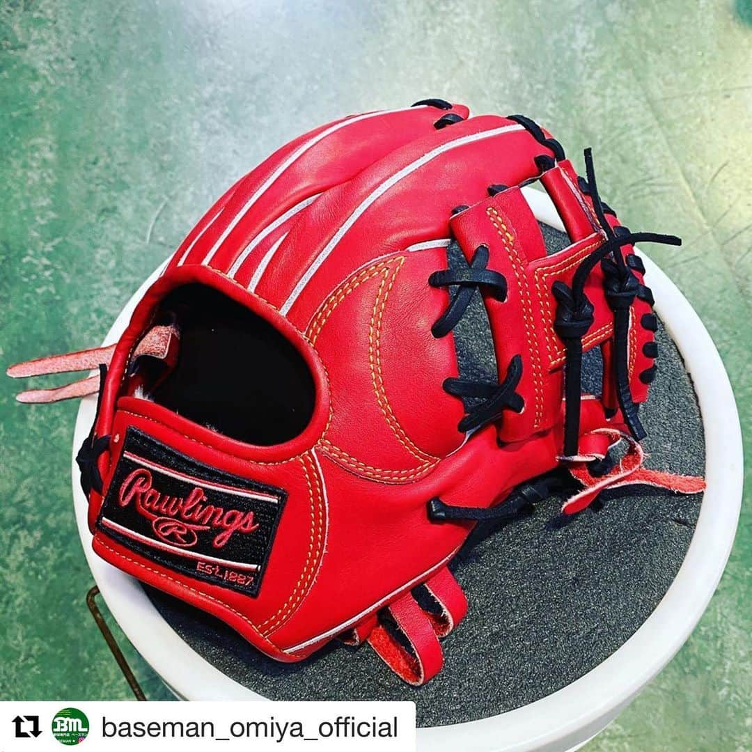 Rawlings Japanさんのインスタグラム写真 - (Rawlings JapanInstagram)「#Repost @baseman_omiya_official with @get_repost ・・・ ローリングス硬式用内野手グラブK41型をカスタマイズ&型付けしました！ こちらのグラブの特徴はポケットが広くポケットが小指側に設計され捕球から送球へのスムーズな球出しがしやすく素手感覚で手との一体感が半端ない‼️ サイズ感も11インチなので小ぶりです パッチ交換もしてあるのでレアなグラブなので気になる方はお早めに‼️  #ローリングス #硬式用グラブ #内野手用 #Rオレンジ #逆とじ #ポケット小指側より #パッチ交換 #略してパチコウ #カッコいい #おしゃれ #baseman #大宮店 @rawlings_japan_llc」7月9日 16時45分 - rawlings_japan_llc