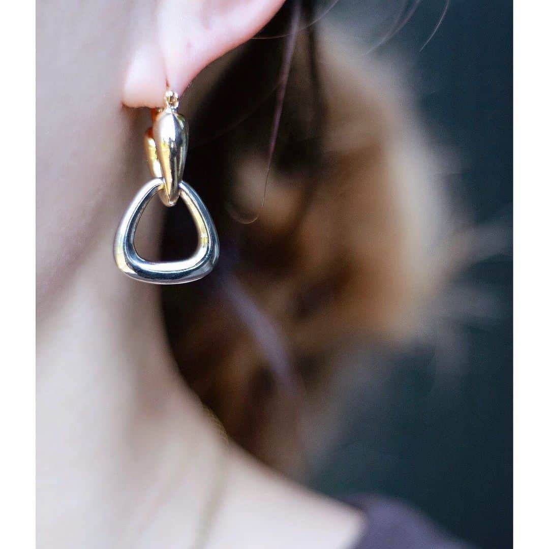 nanaさんのインスタグラム写真 - (nanaInstagram)「ㅤ #newin なピアス♕ ㅤ ㅤ @emu.accessories のピアス❤︎ ㅤ ㅤ やっぱり最近は ゴールドとシルバーのミックスが好き😍✨ 色んなコーデに合わせやすいねん😇 ㅤ ㅤ ㅤ ㅤ ㅤ ㅤ #pierce #ピアス #アクセサリー  #accessory #silver #gold」7月9日 16時58分 - nanapanda517