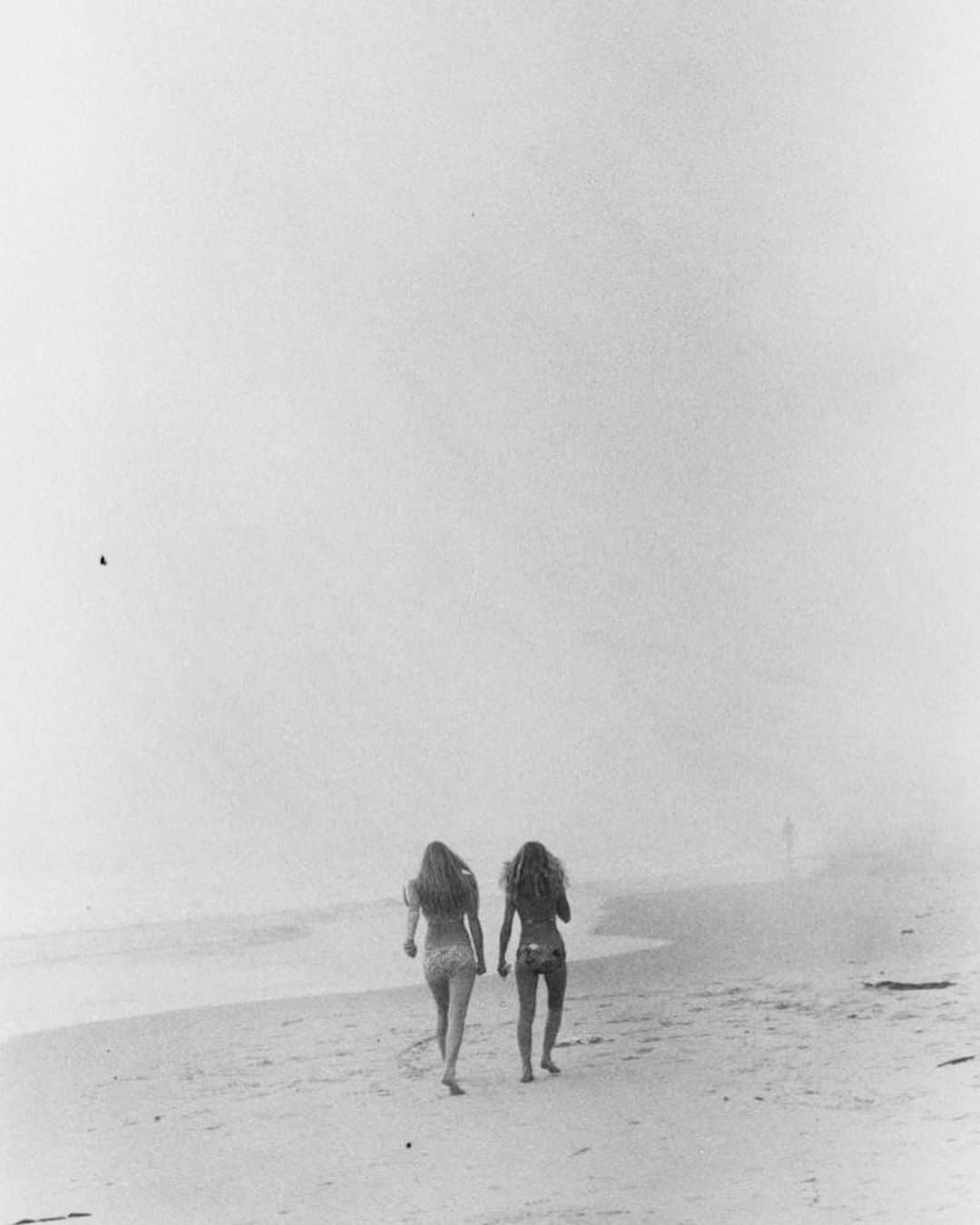 Meganさんのインスタグラム写真 - (MeganInstagram)「Bernard Plossu, California, 1970 - - - - #bernardplossu #california #blackandwhite #beach」7月9日 16時51分 - zanzan_domus