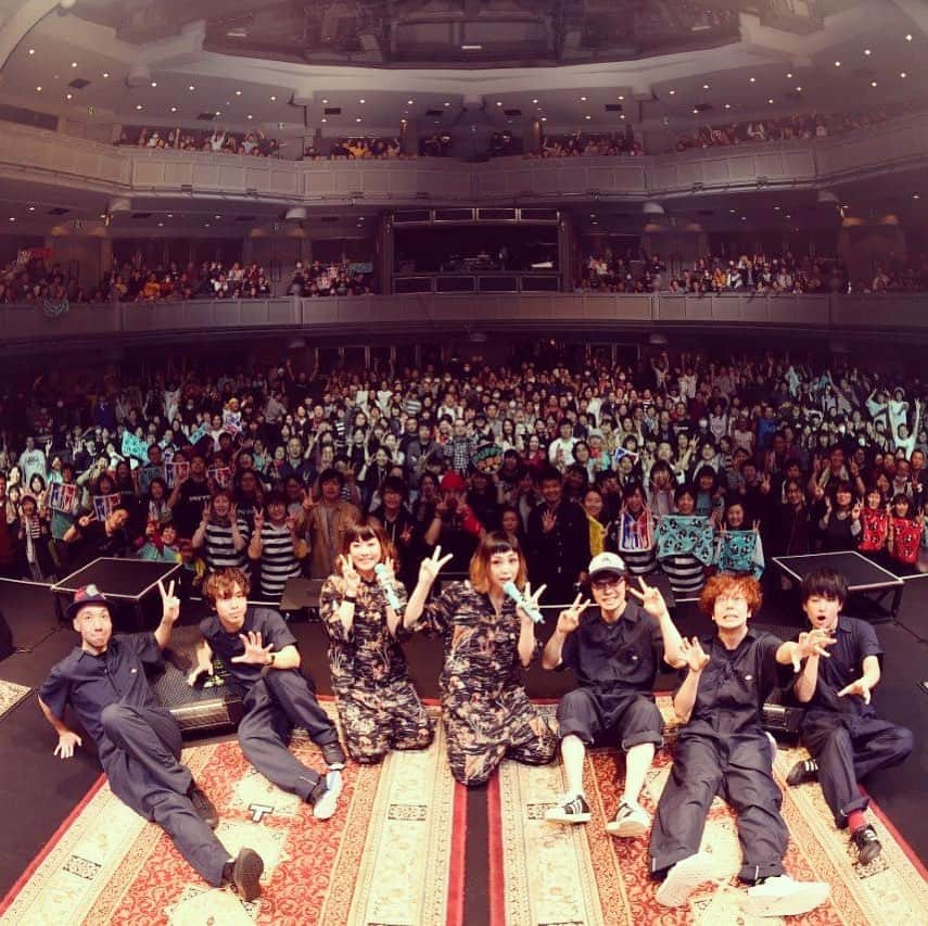 PUFFYさんのインスタグラム写真 - (PUFFYInstagram)「2019.2.11@東京グローブ座 祝!『JET CD』発売20周年記念! 『JET CD』 再現ライブ～アミラとユミラの逆襲～ #puffy #puffyamiyumi #パフィー #jetcd再現ライブ_アミラとユミラの逆襲 #live」7月9日 16時53分 - puffyamiyumi_official